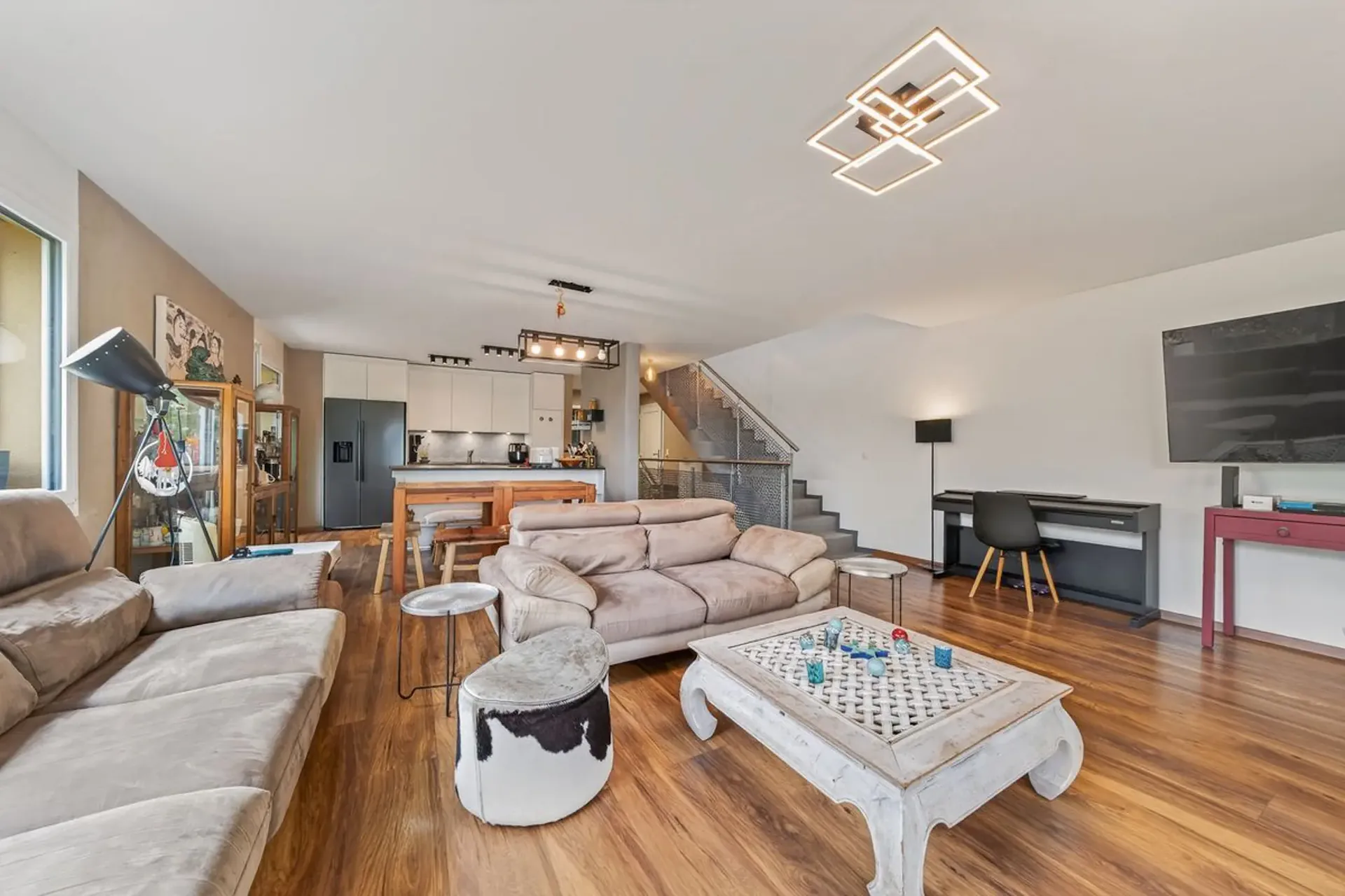 Villa familiare recente con piscina riscaldata e vista aperta