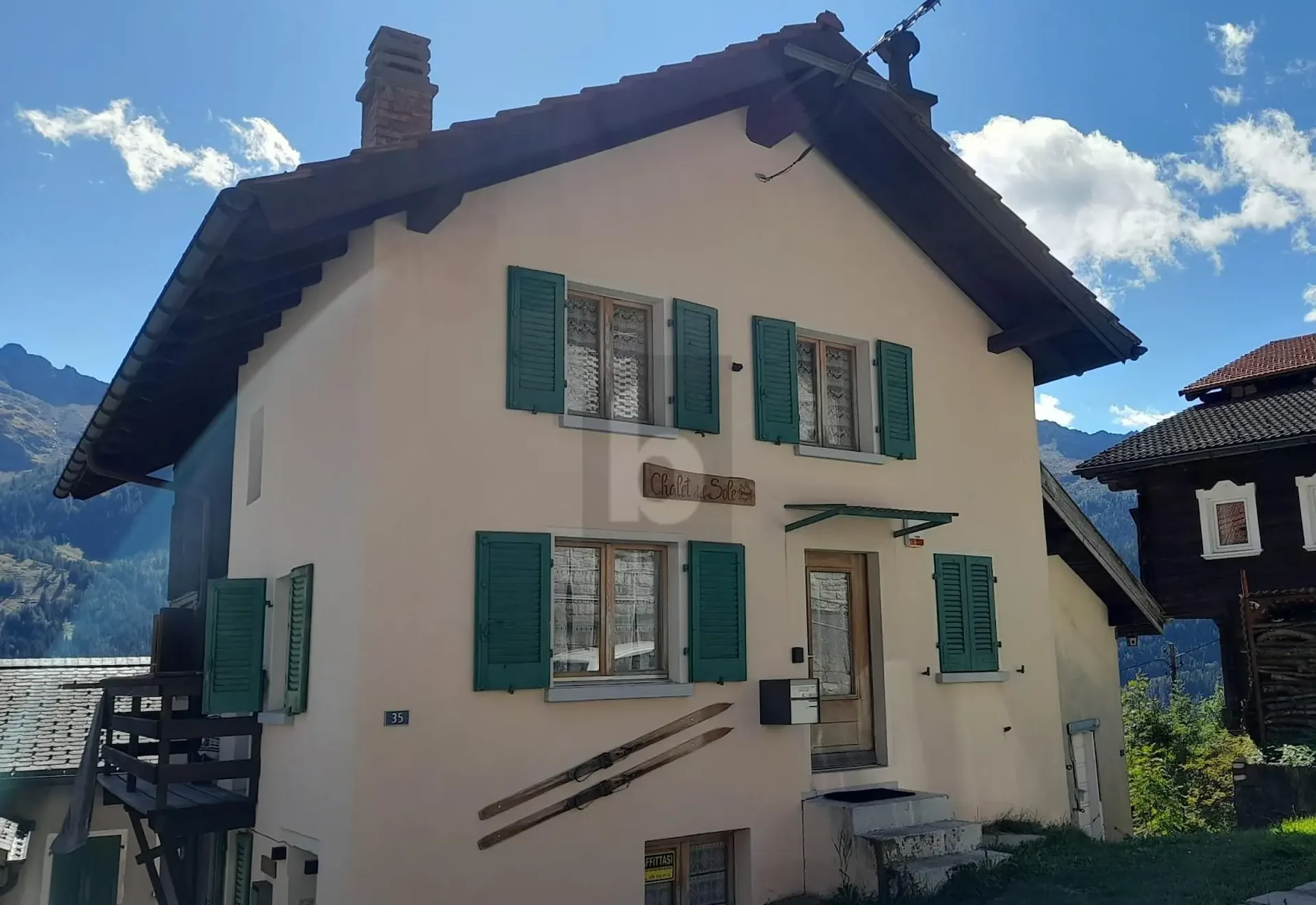 Espaceux et ensoleillé dans un emplacement calme