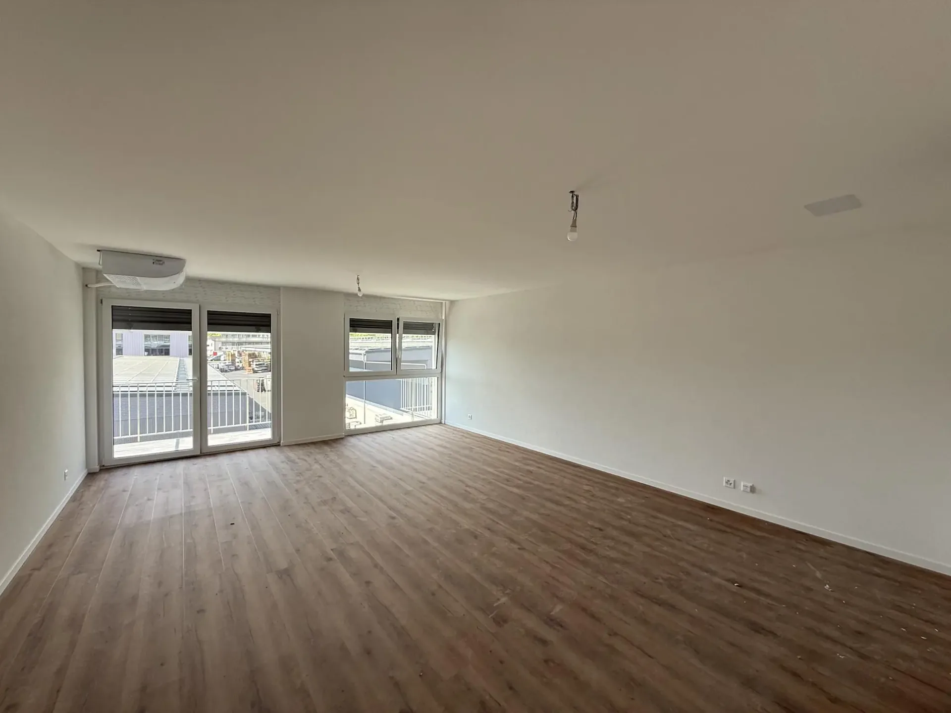 Verwaltungs-/Bürofläche mit Balkon, Einheit 29, in neuem Projekt in Echandens