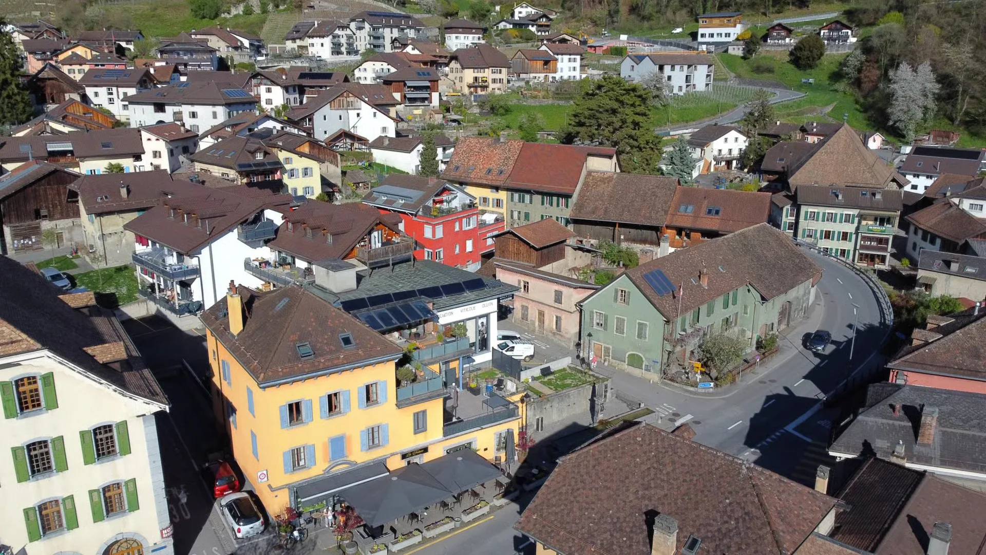 Café - Restaurant im Zentrum von Ollon!