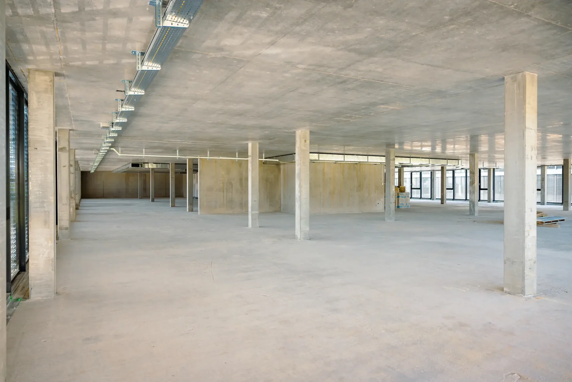 "Ideal Park" - Atelier 110m2 im 1. Stock mit Lastenaufzug - LKW-Zugang