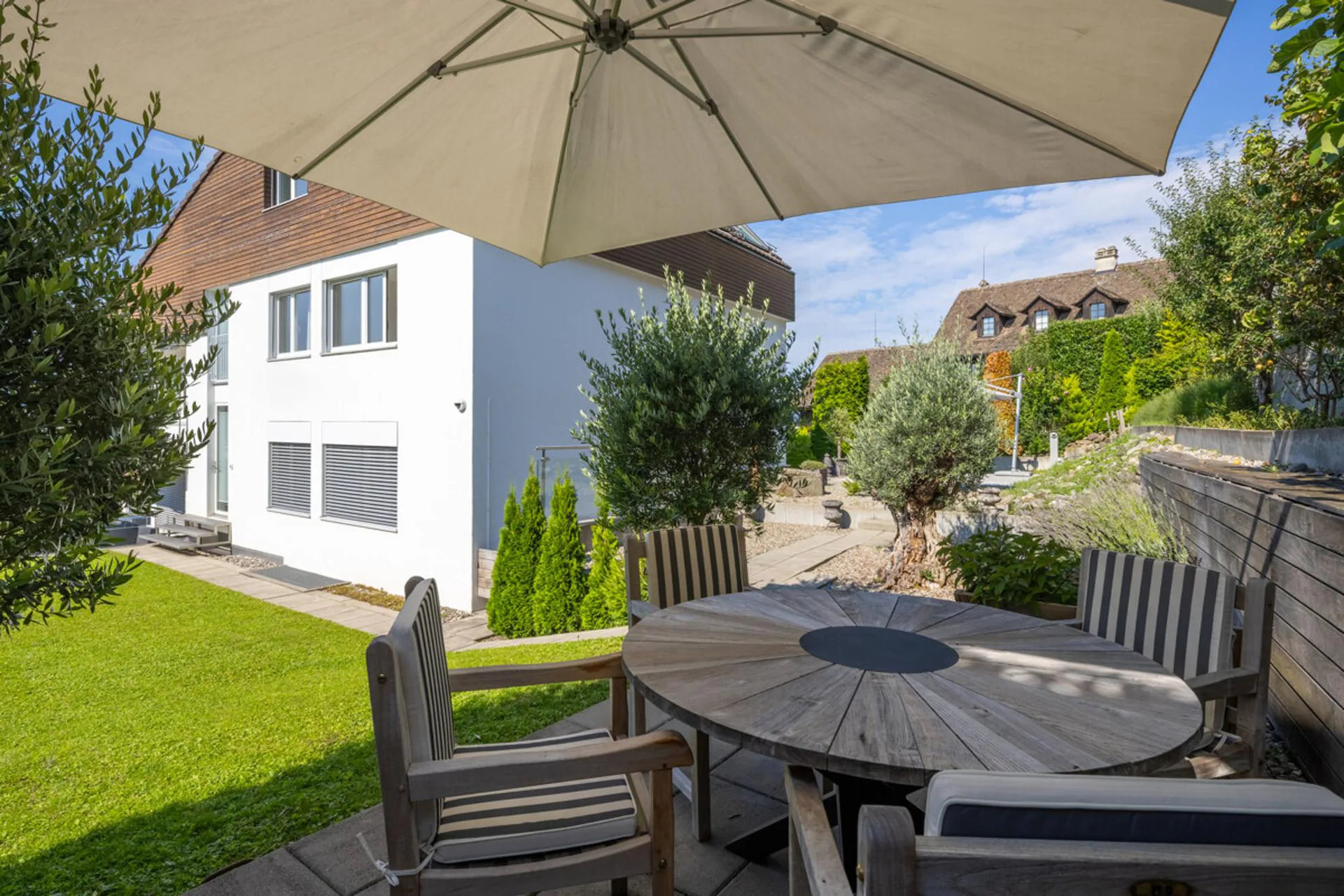 Attractive 3.5-room apartment with garden idyll in Herrliberg
