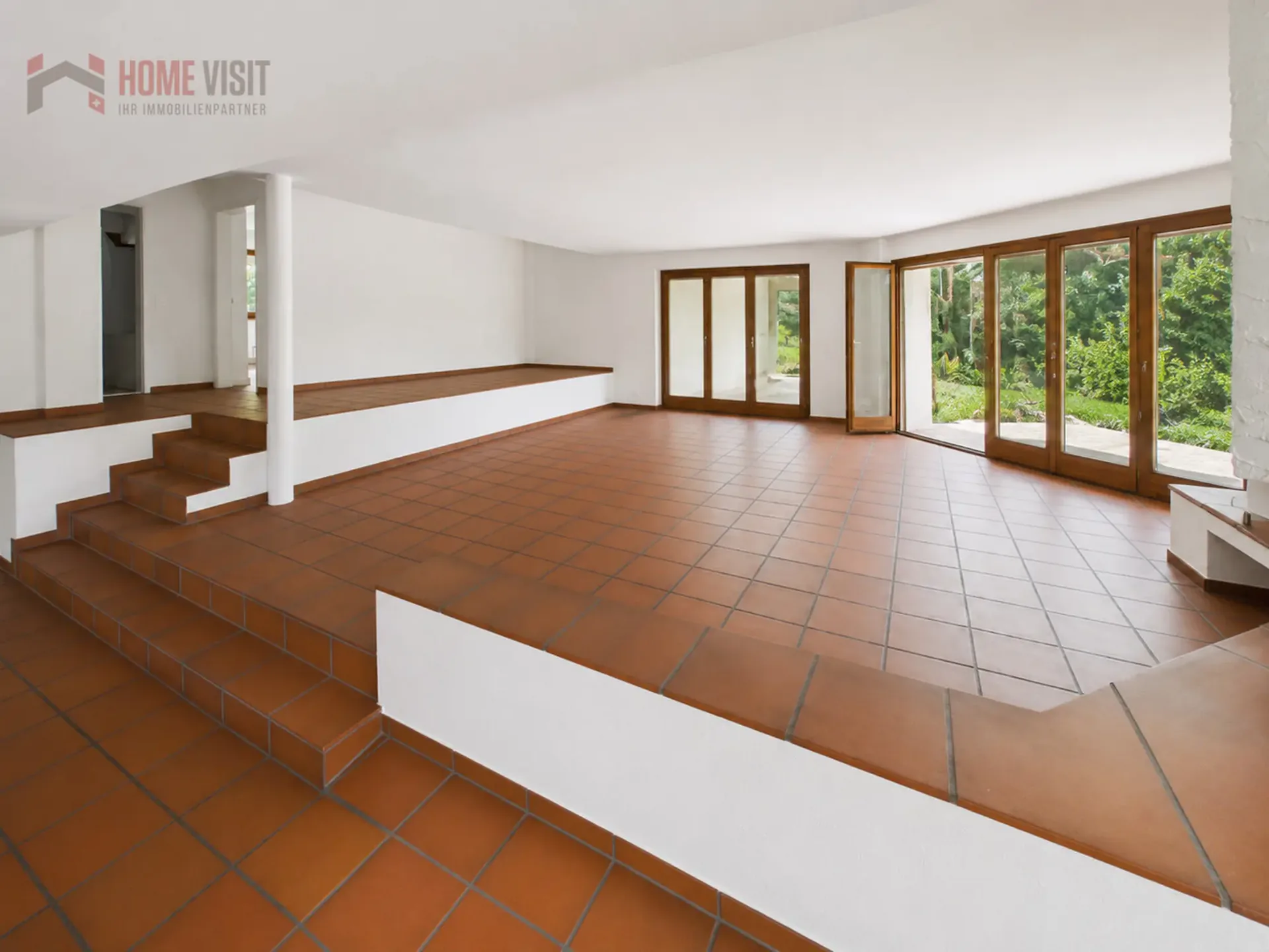 Ampio appartamento di giardino 3.5 locali con serra e camino