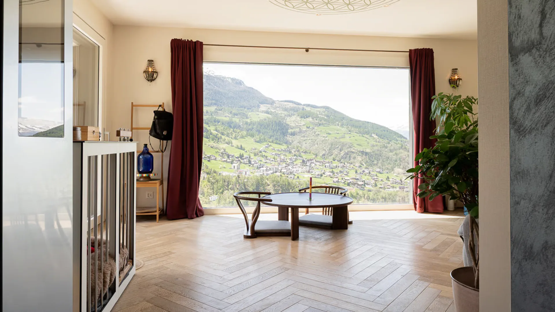 Hochwertige 2.5-Zimmer-Erstwohnung mit Hobbyraum und einmaliger Aussic
