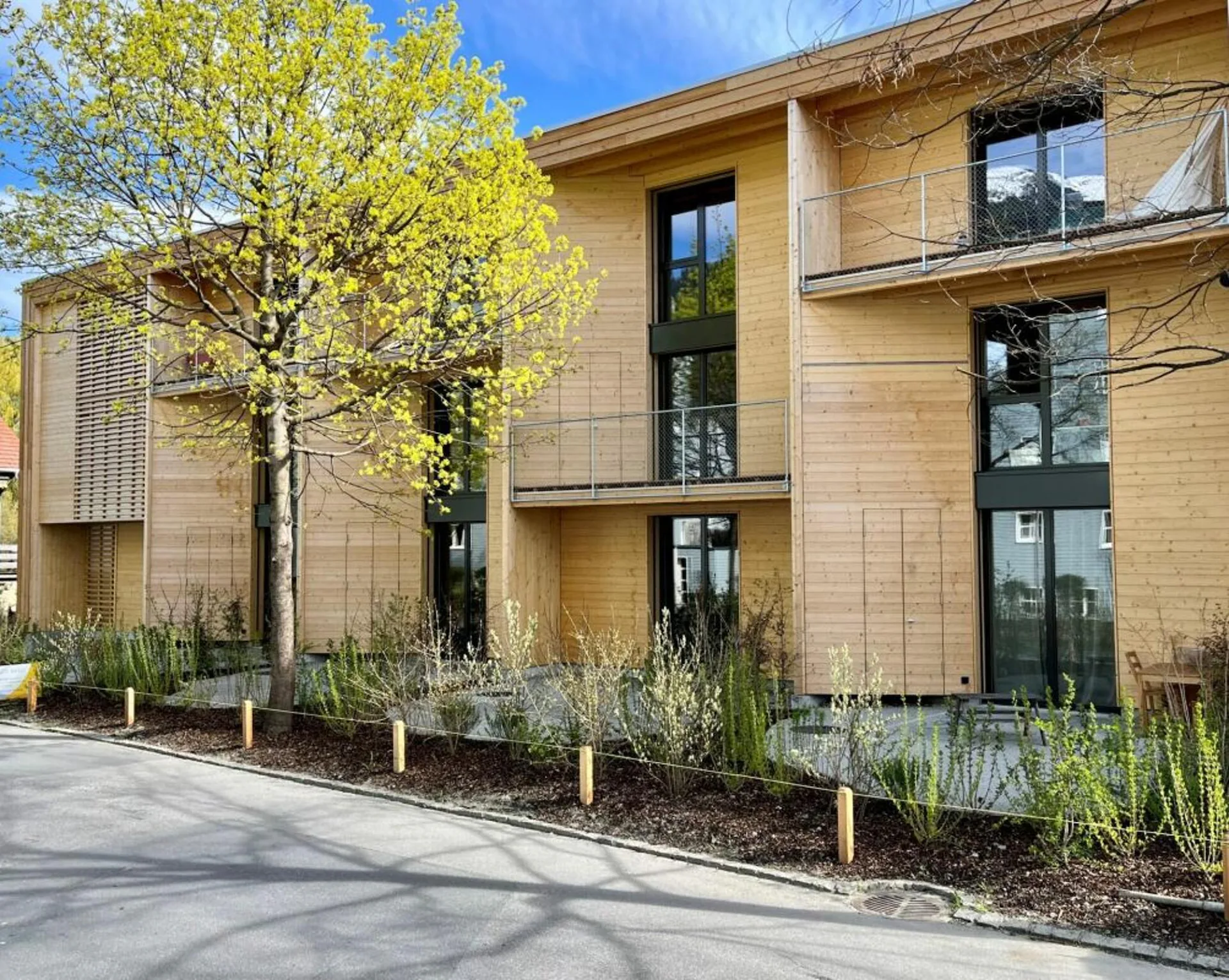 Modern 6-room row houses with stylish gallery (first rental)