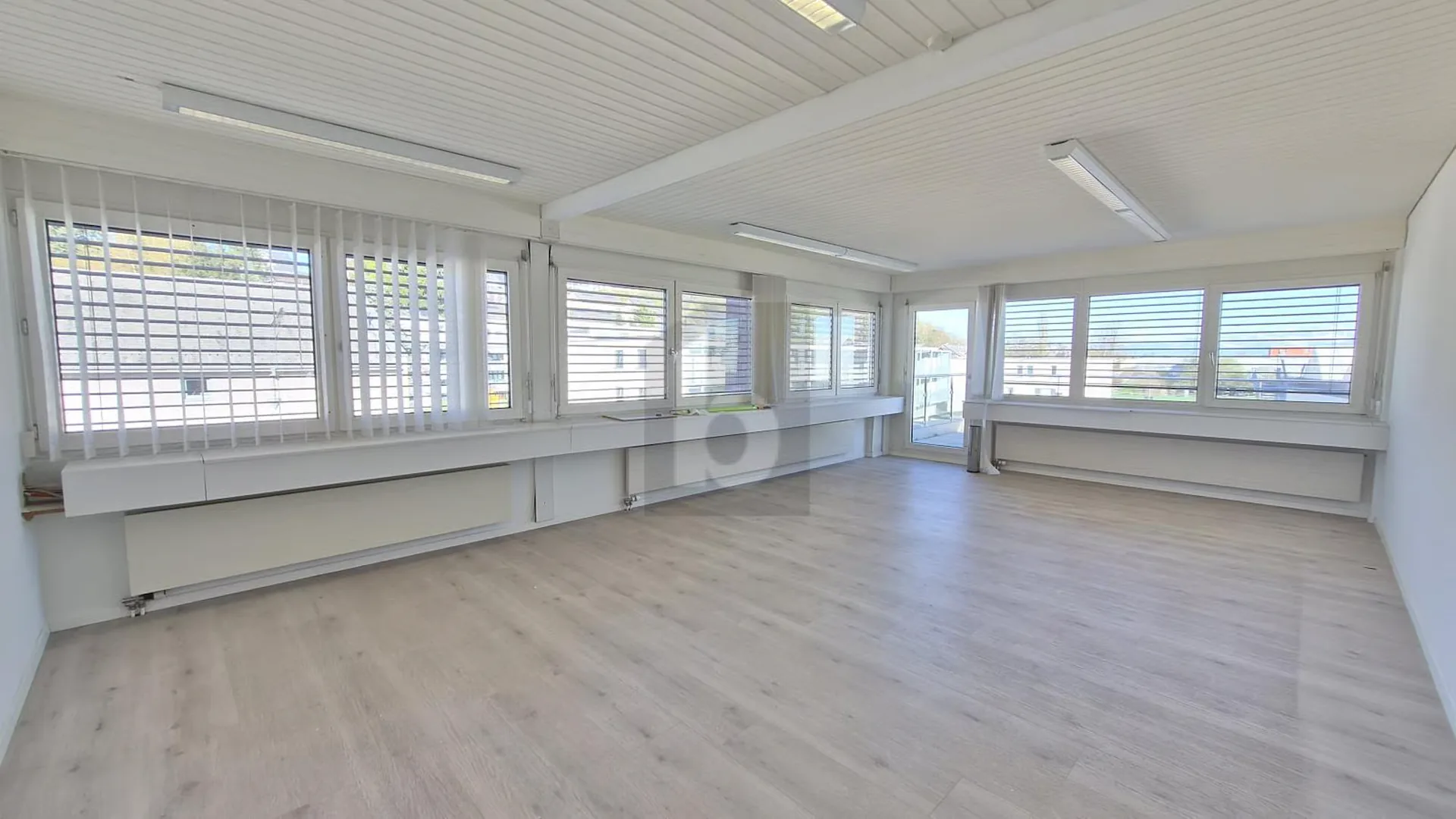 RENOVIERT - INDIVIDUELL MIT TERRASSE