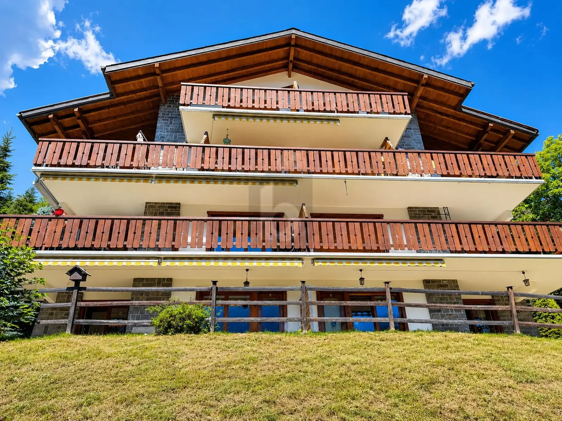 Zwei Apartments in einem Los