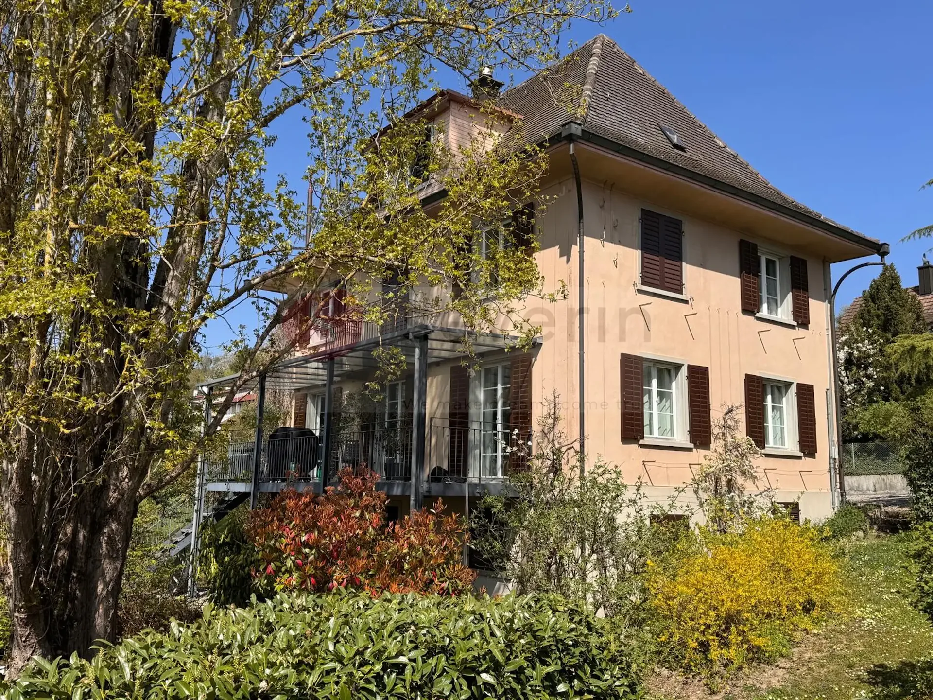 Aimez le particulier - villa 8,5 pièces - 180m2 - 1200m2 de terrain