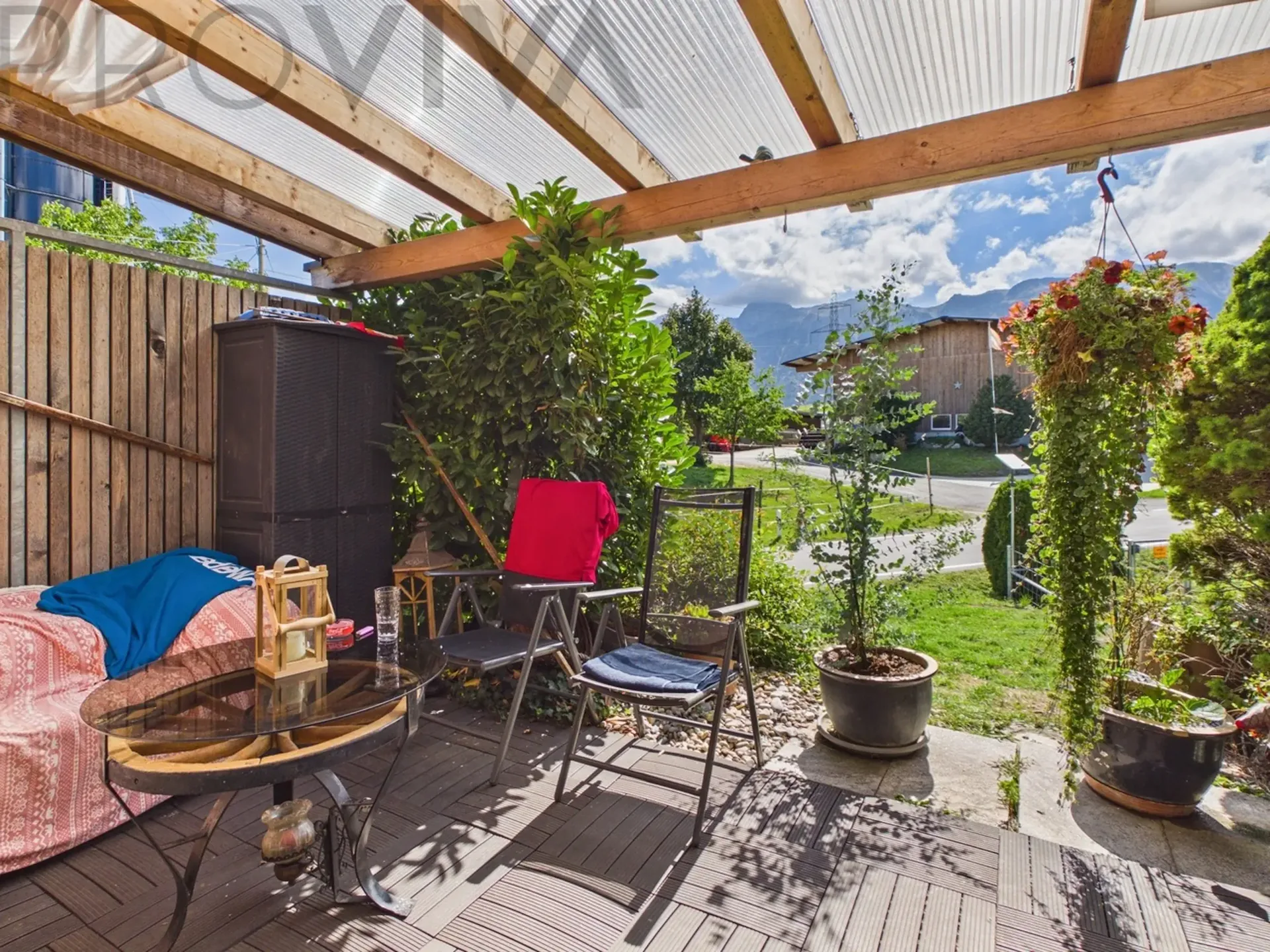 Moderne, spacieuse et sur deux étages avec un coin salon confortable