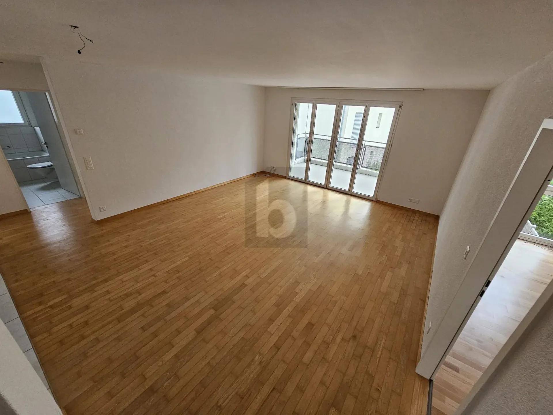BRIGHT, SPACIOUS & CENTRAL