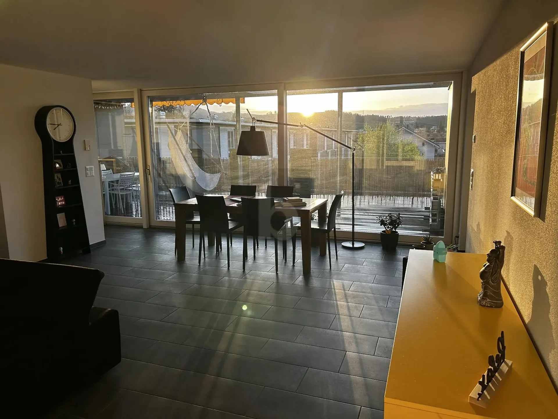 DE LUXE & ÉLÉGANT - AVEC BALCON ENSOLEILLÉ !