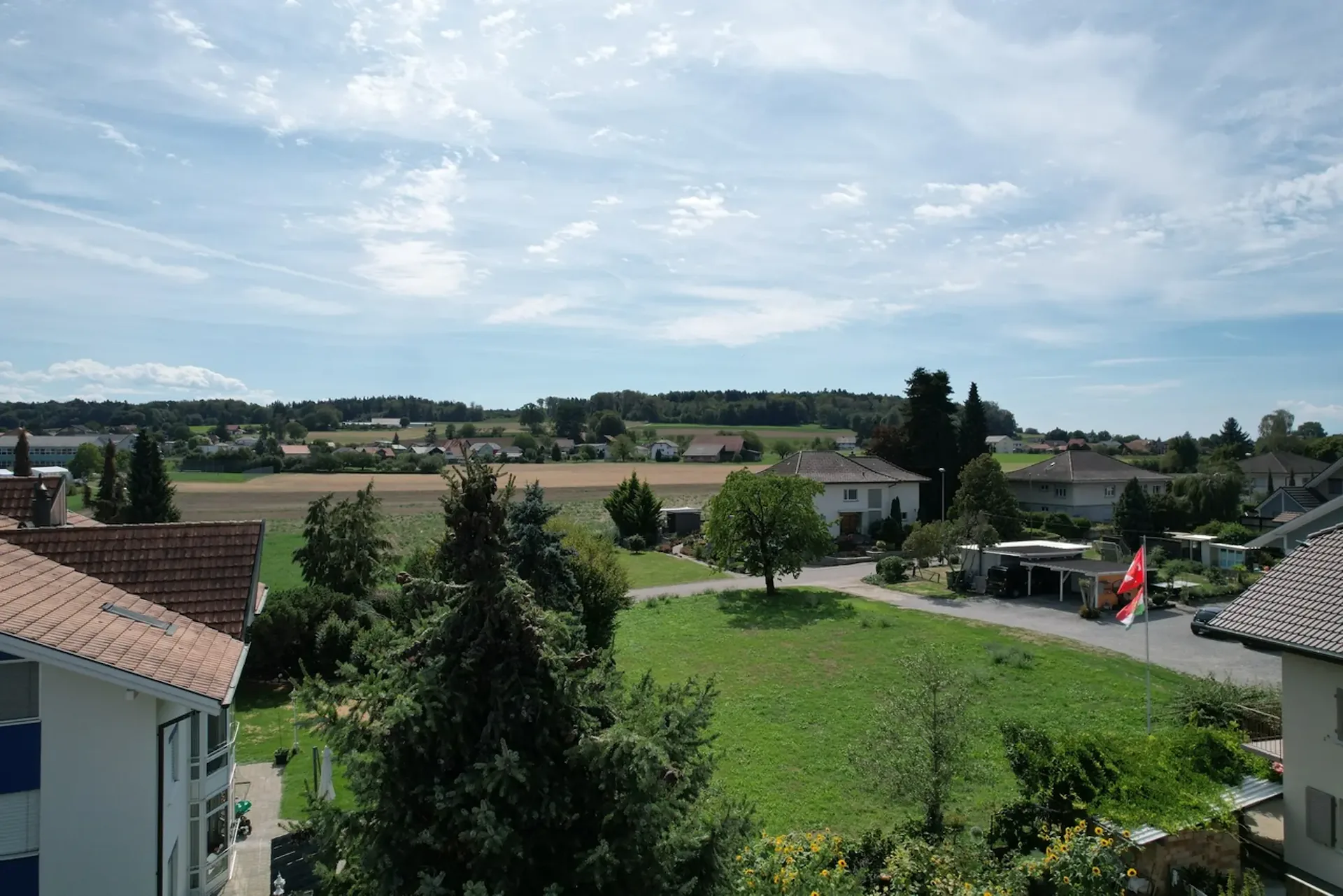 ENTRE MORAT ET FRIBOURG Appartement rénové de 3.5 pces avec balcon
