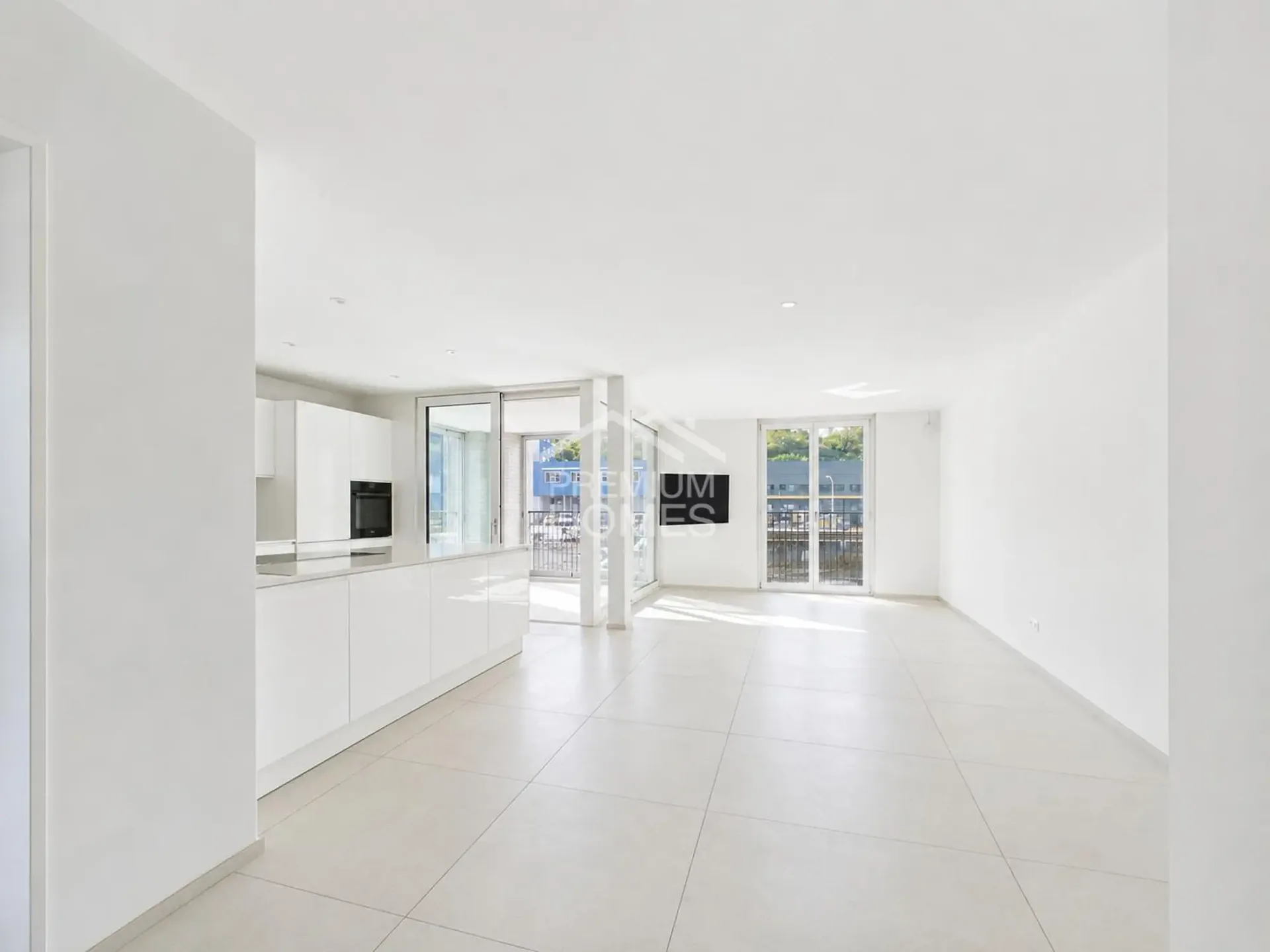 Luce, Design & Comfort - appartamento moderno con loggia