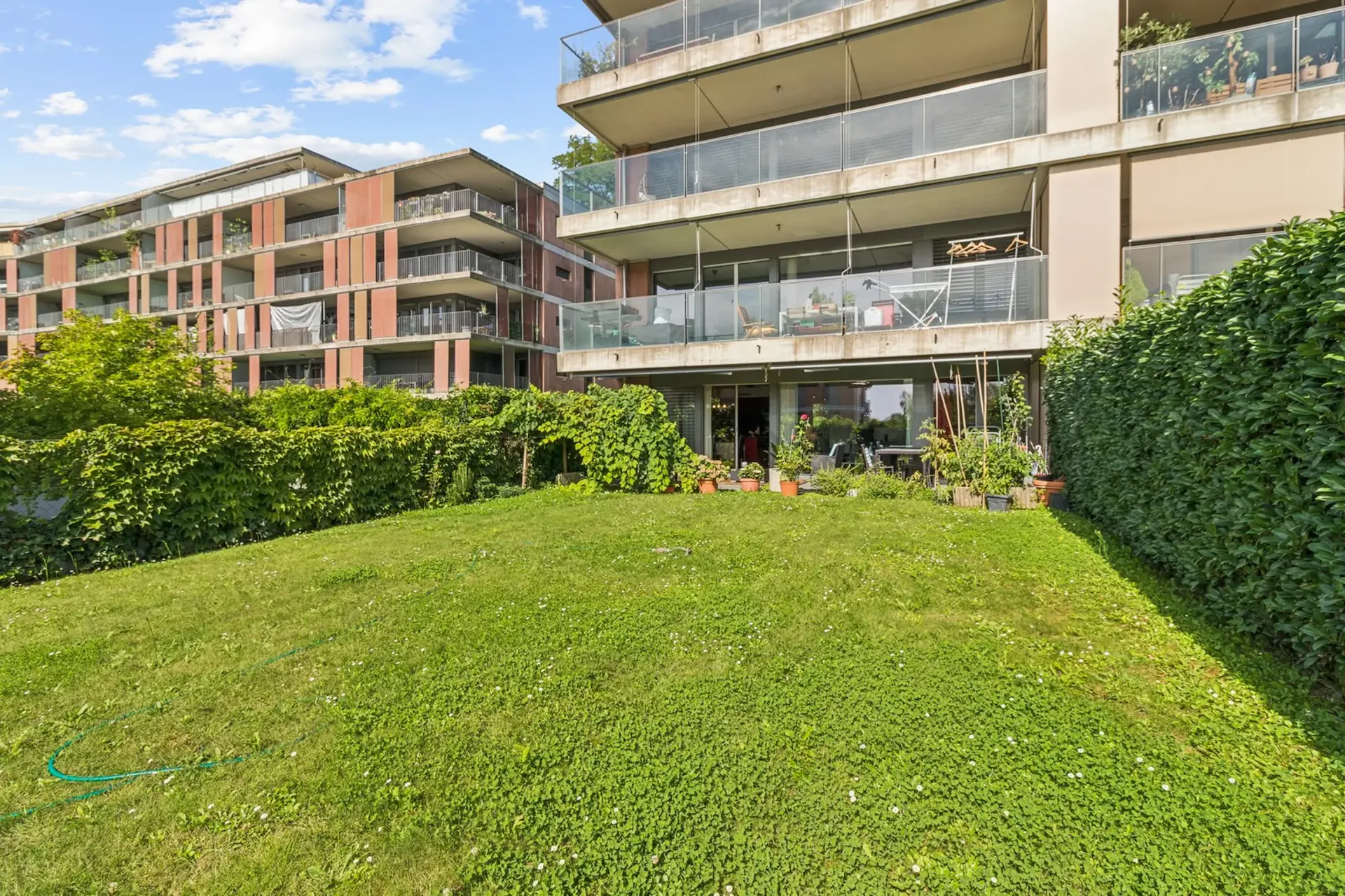 Appartamento luminoso di 3.5 locali con 100 m² di giardino.
