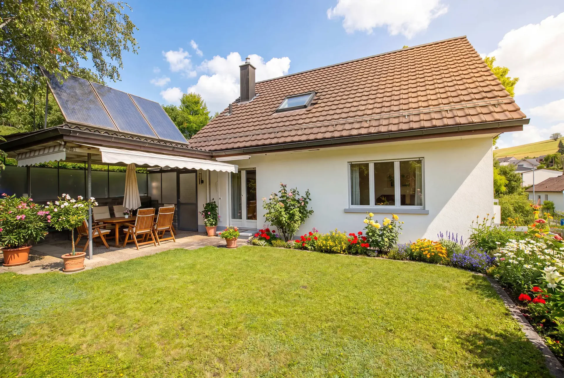 SITUÉE À FLANC DE COTEAU ET OFFRE UN GRAND POTENTIEL - MAISON INDIVIDUELLE DE 6,5 PIÈCES