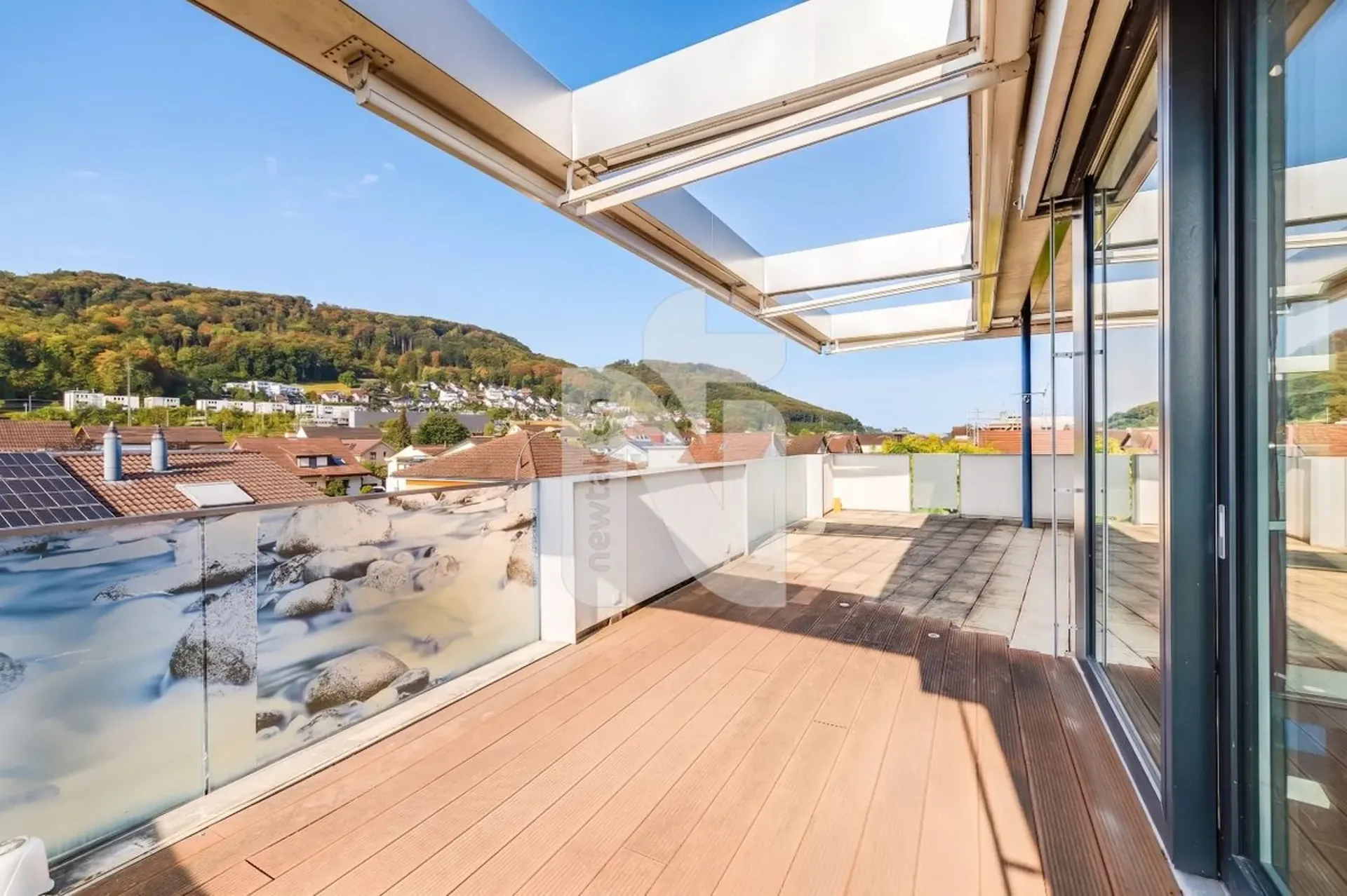 Appartement d'attique exclusif avec accès direct par ascenseur, terrasse spacieuse, vue imprenable et deux places de parking souterraines