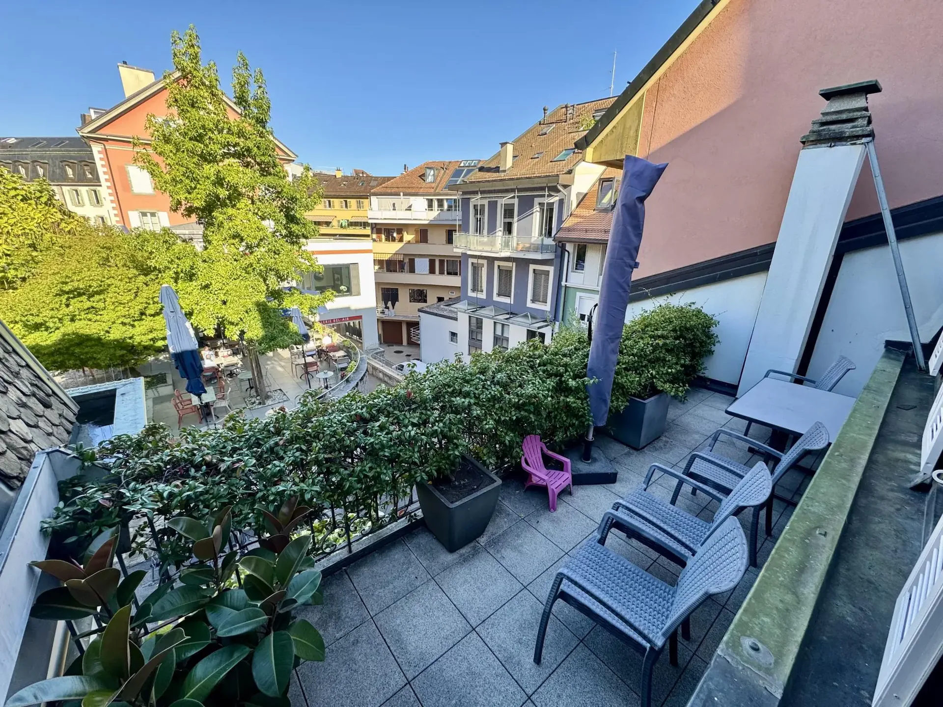 Large duplex of 5.5 rooms with balcony in the heart of Nyon