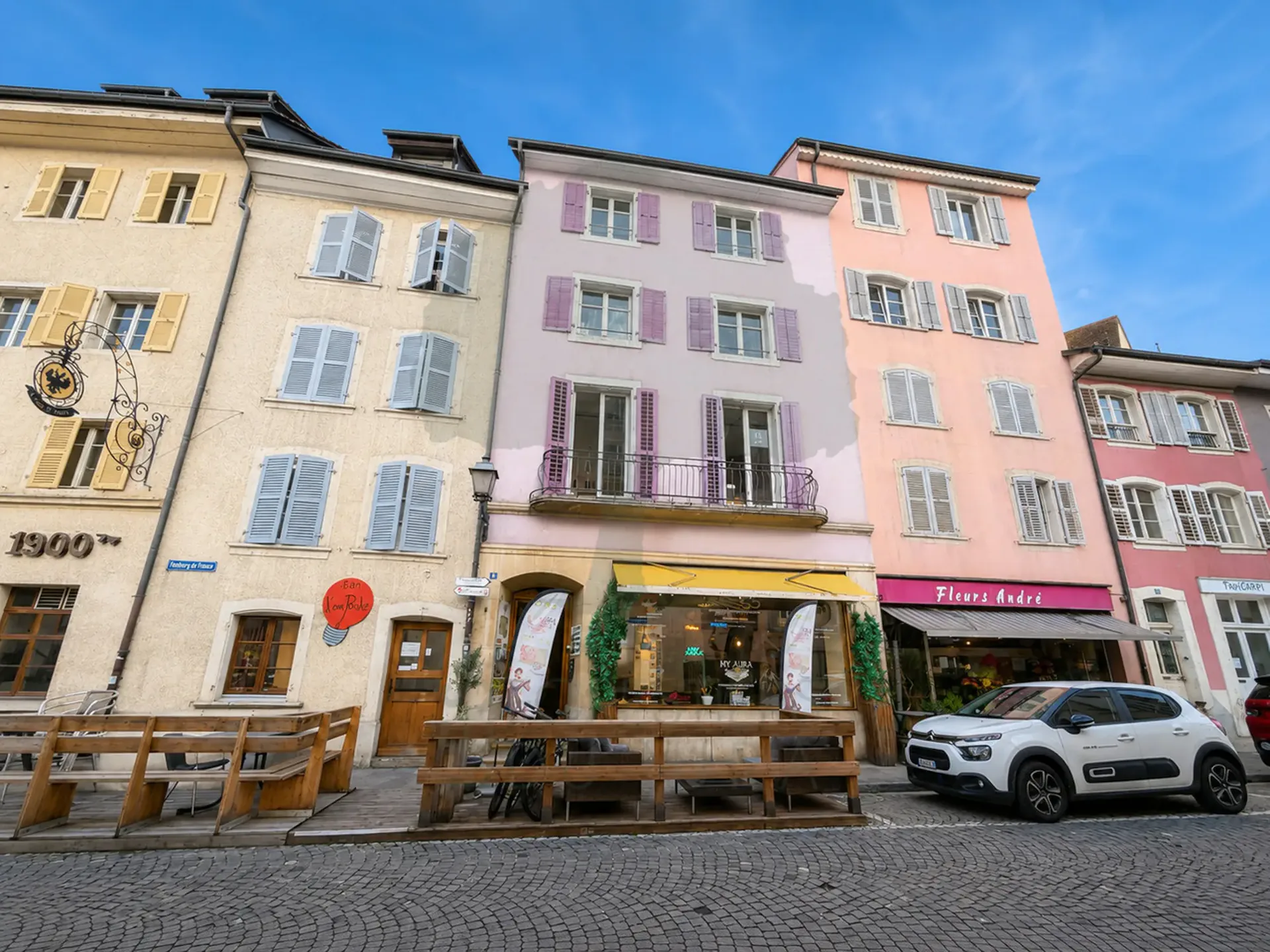 Mixed-use rental building in the heart of Porrentruy's old town