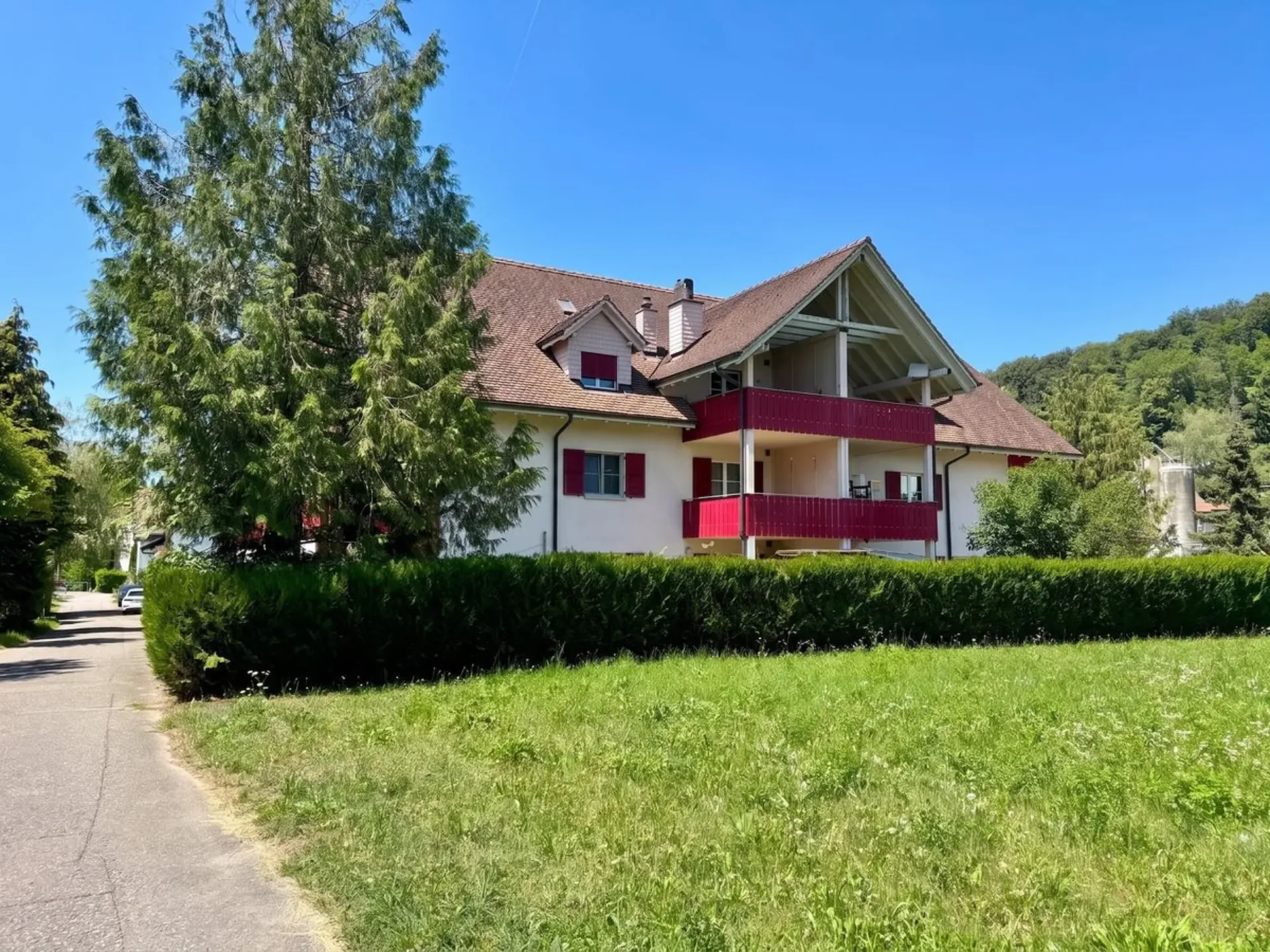 Au bord du ruisseau avec grande part de jardin
