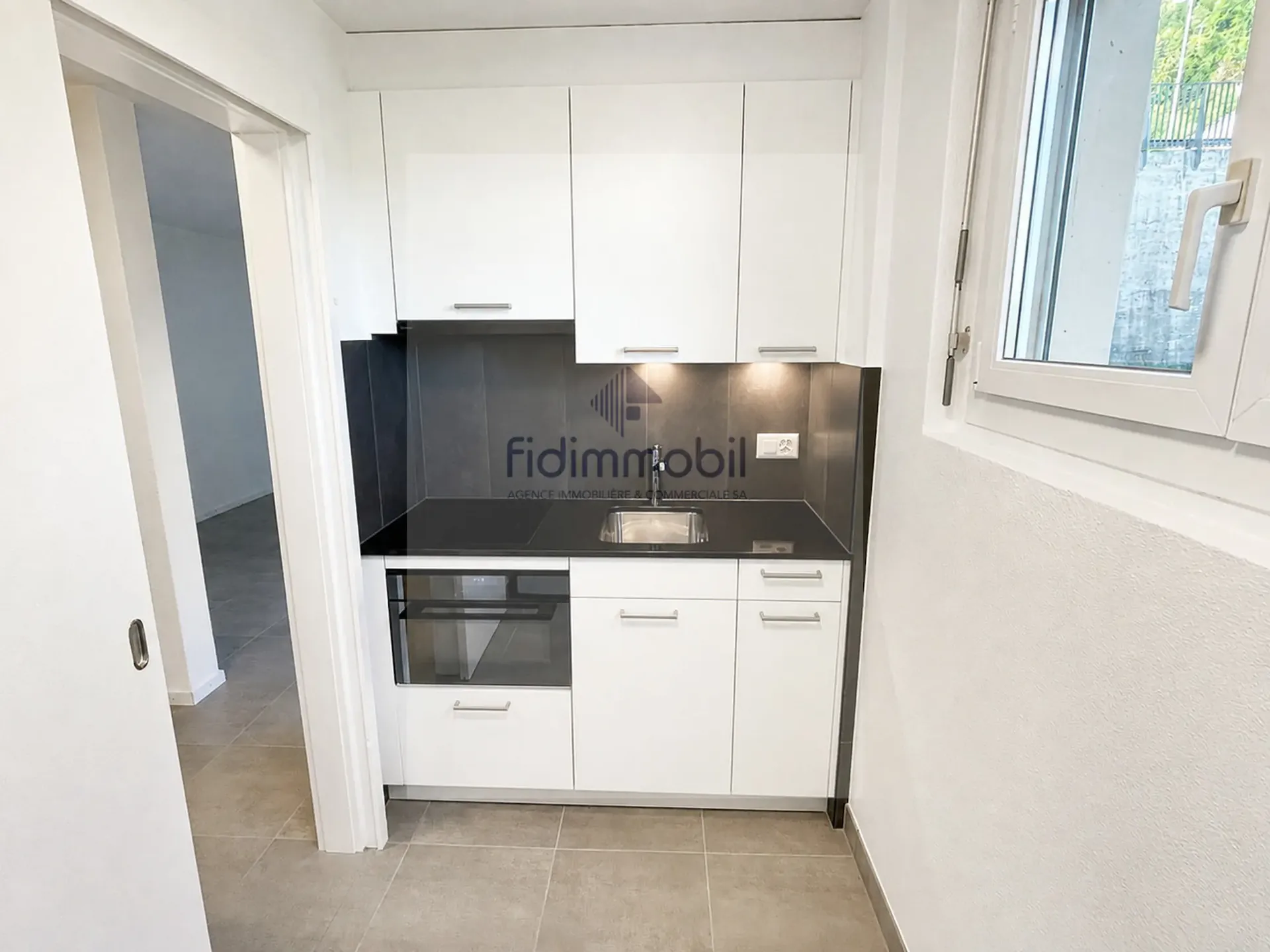 Schönes Studio mit eingerichteter Küche in Fontainemelon