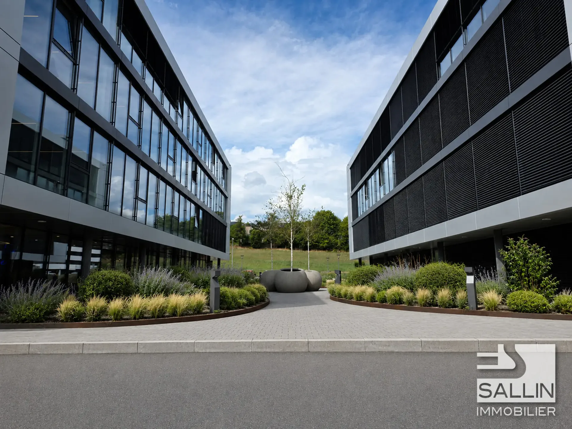 Surfaces admin. récentes de 60 à 360 m² situées au rez & 1er étage
