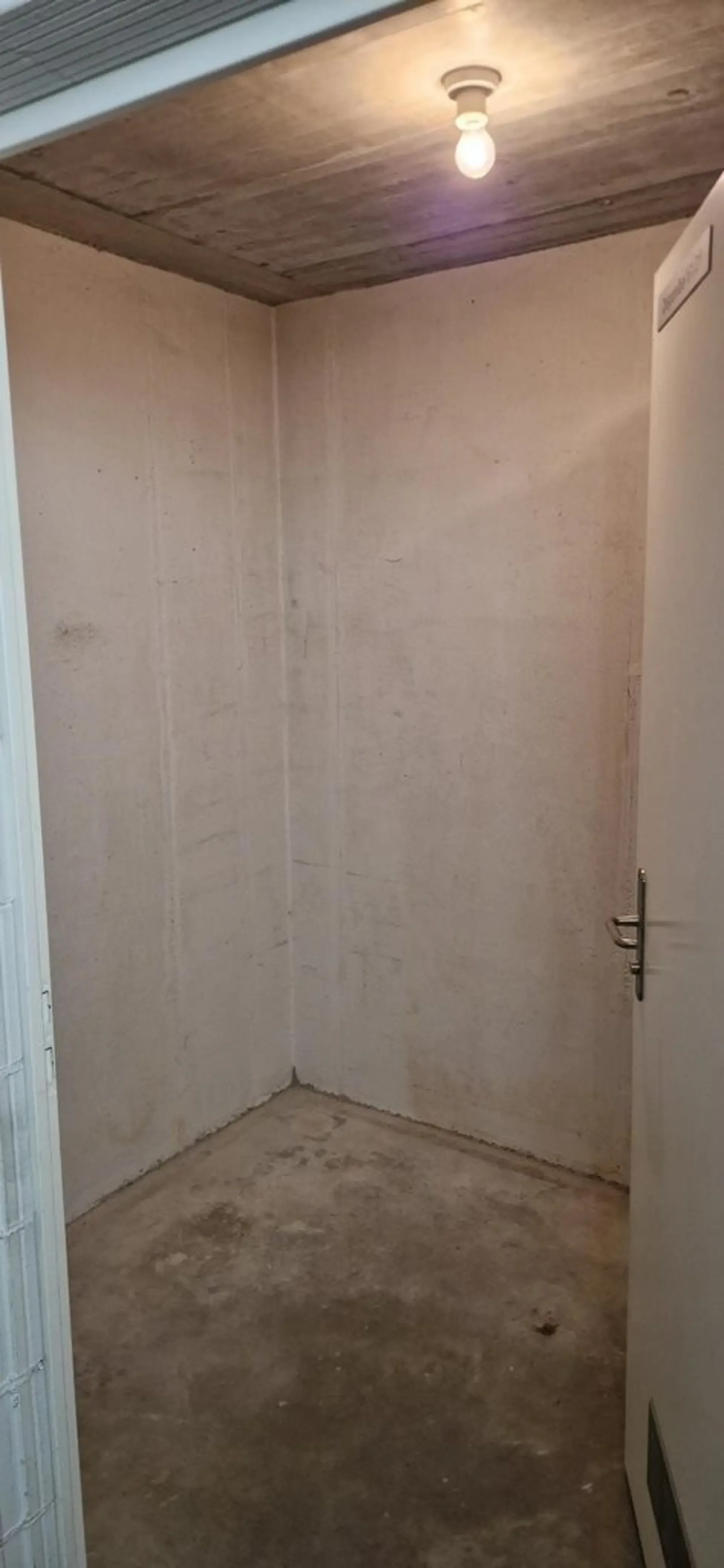 Recherchez un local de stockage/atelier pratique ?