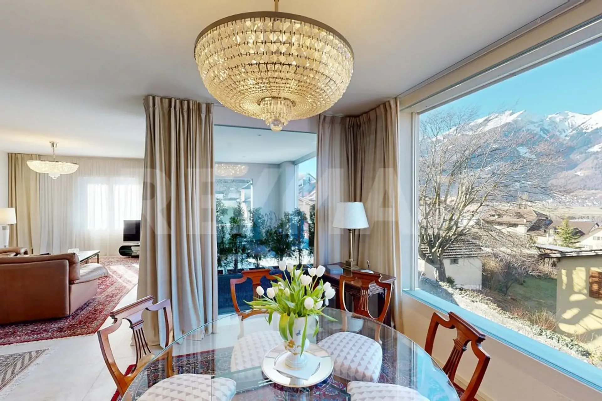 5.5-room apartment with 2 underground parking spaces and storage room
