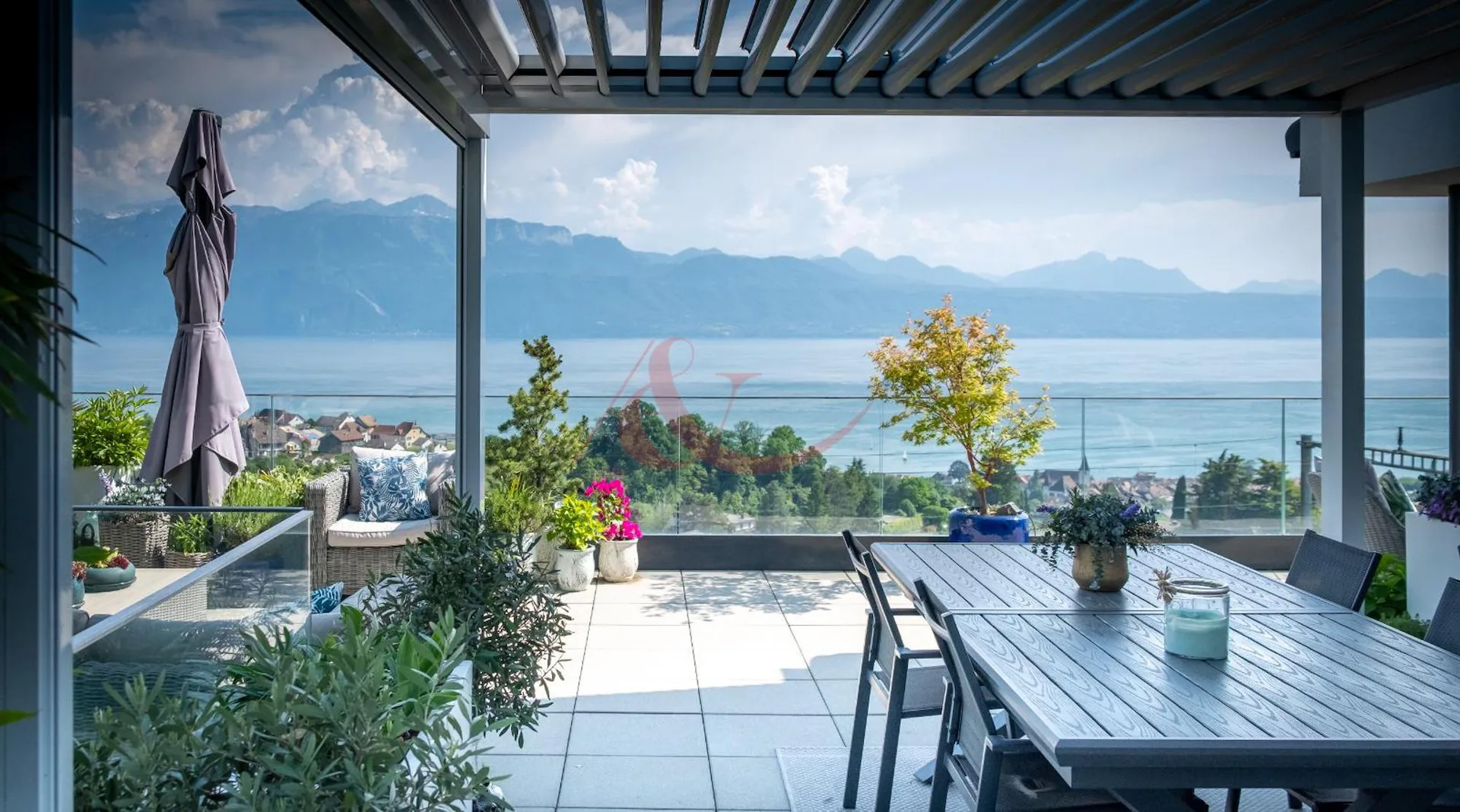 Modern property offering a view of the lake and the Alps ? The Conversion