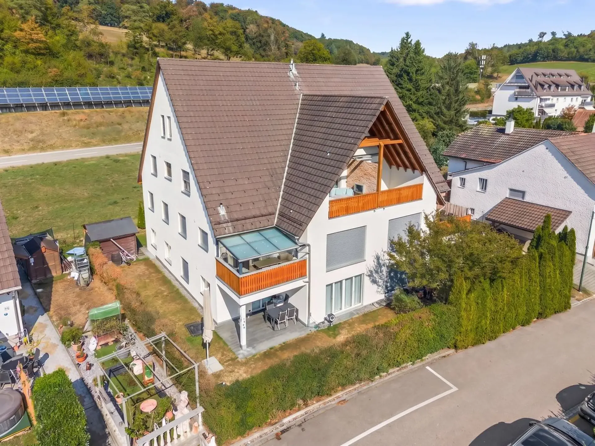 Appartement de jardin moderne et lumineux de 4,5 pièces dans un emplacement naturel avec ascenseur et place de parking souterraine