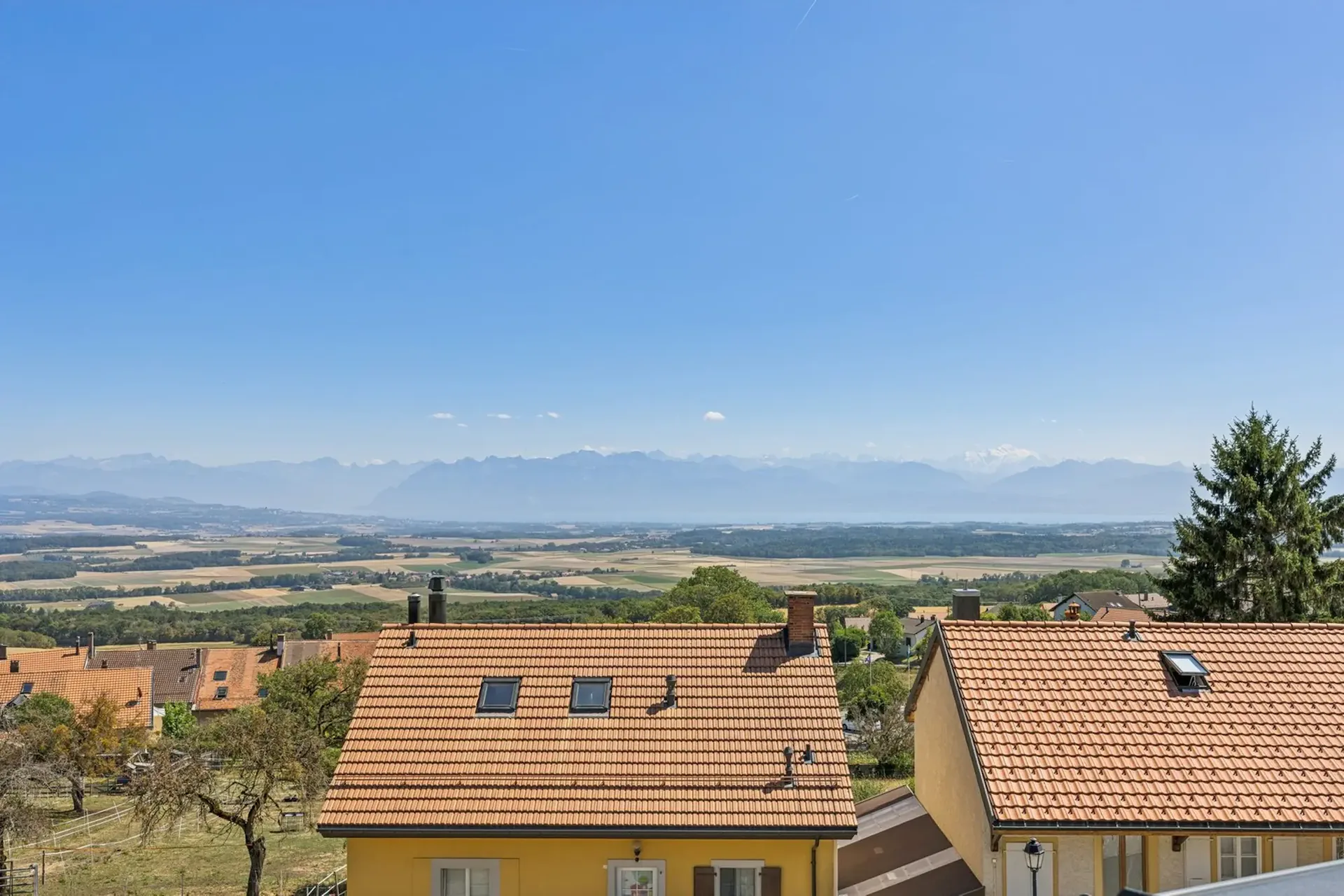 Elegantes Apartment mit Galerie und außergewöhnlichem Panoramablick auf den See