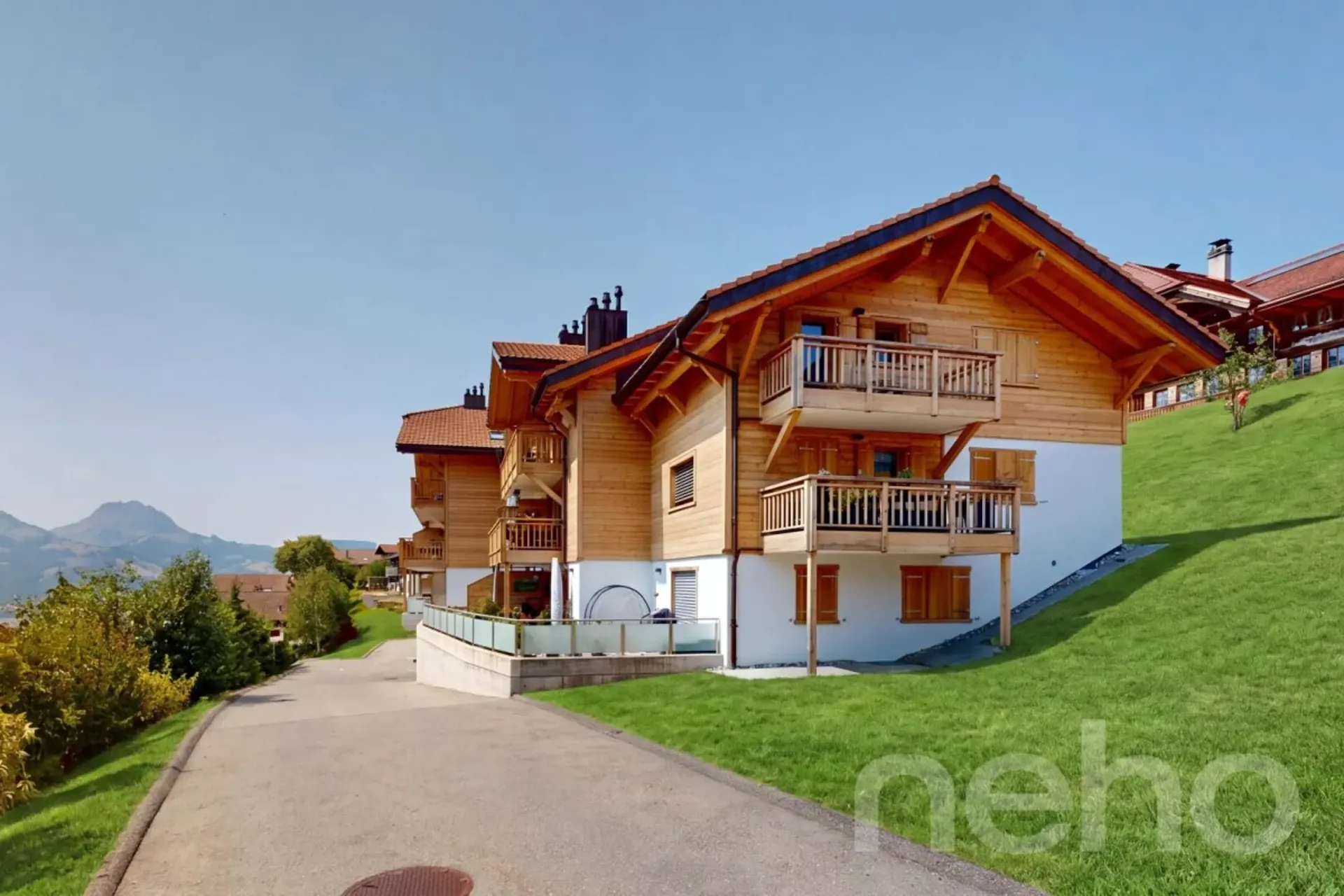 Ein XXL-Balkon mit Blick auf die Freiburger Voralpen