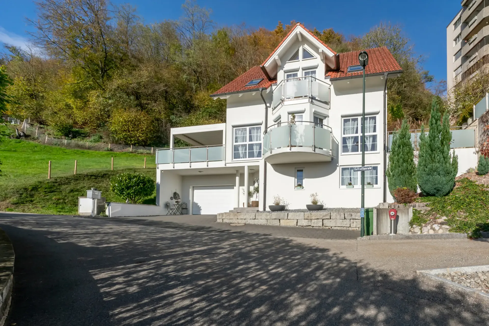DAS WAHRE LEBEN BEGINNT IM EIGENHEIM. DEINE ZUKUNFT WARTE HIER.