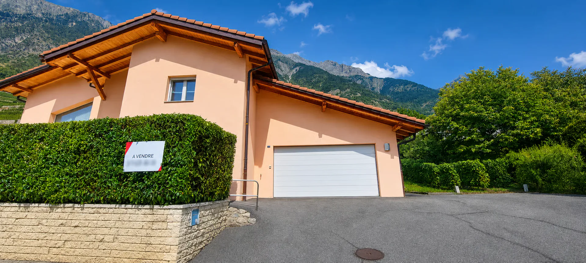 EXCEPTIONAL VILLA FOR SALE IN FULLY