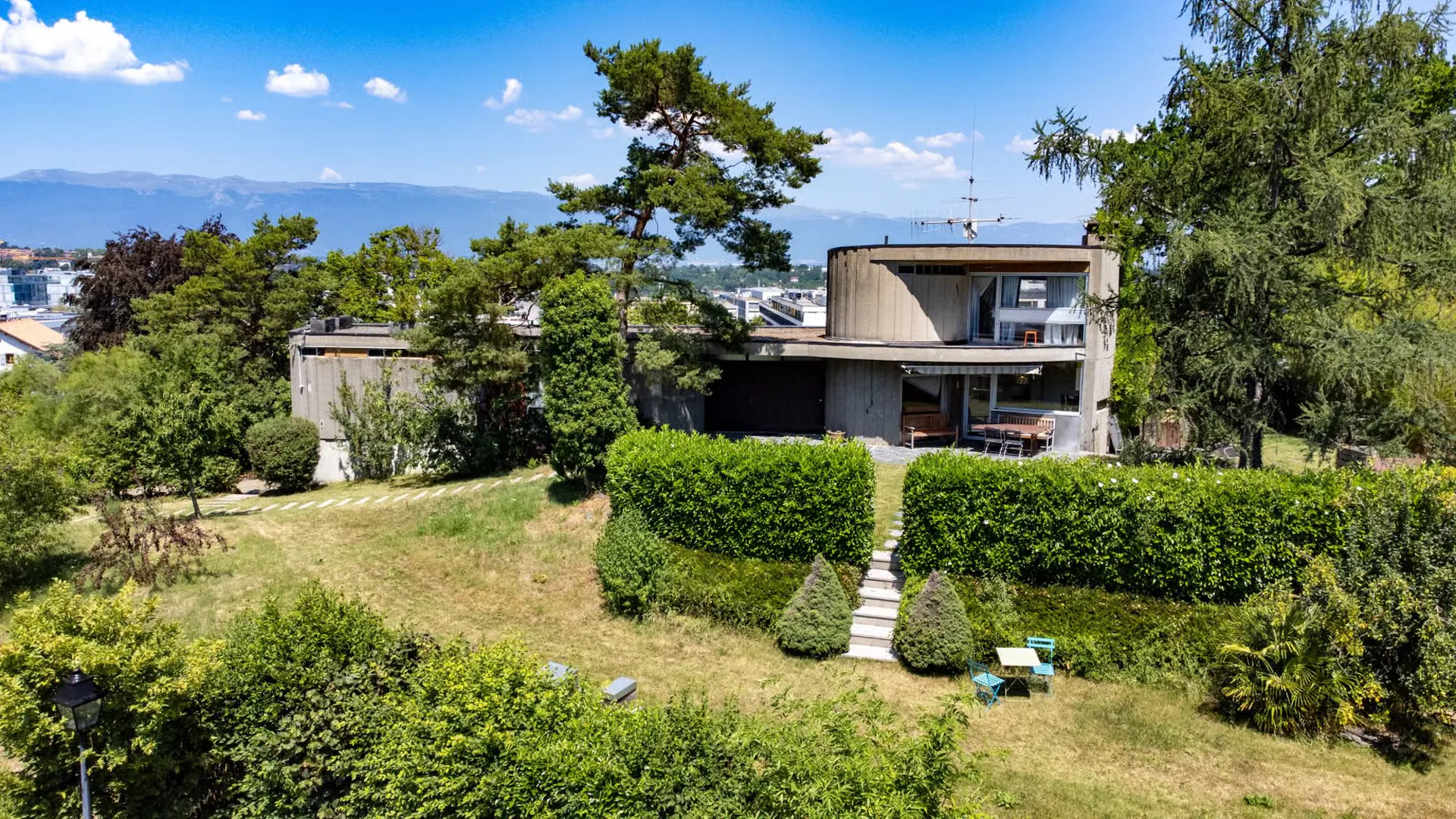 Le Corbusier-Style Villa - Arare