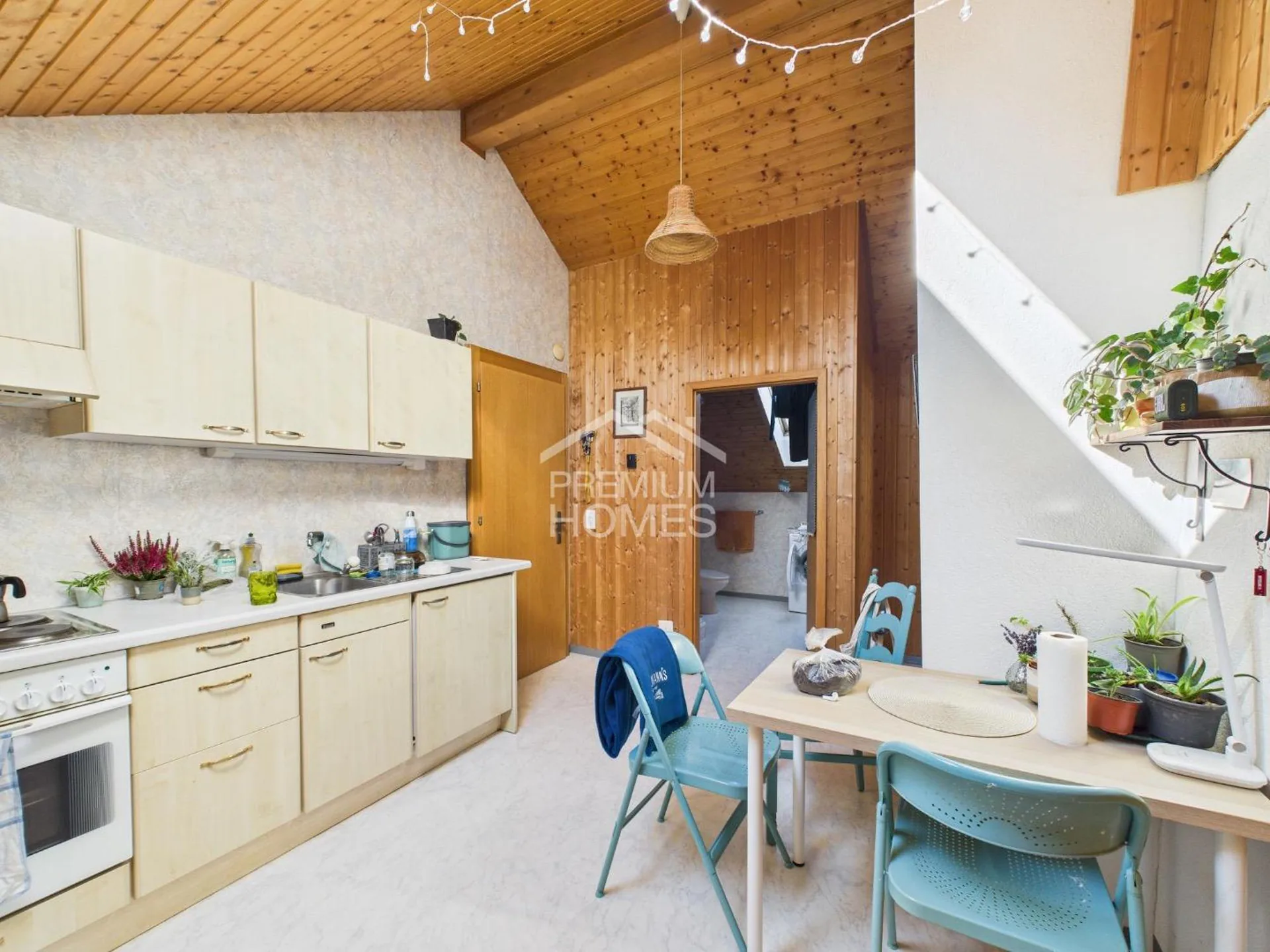 Apartment flooded with light in an idyllic environment