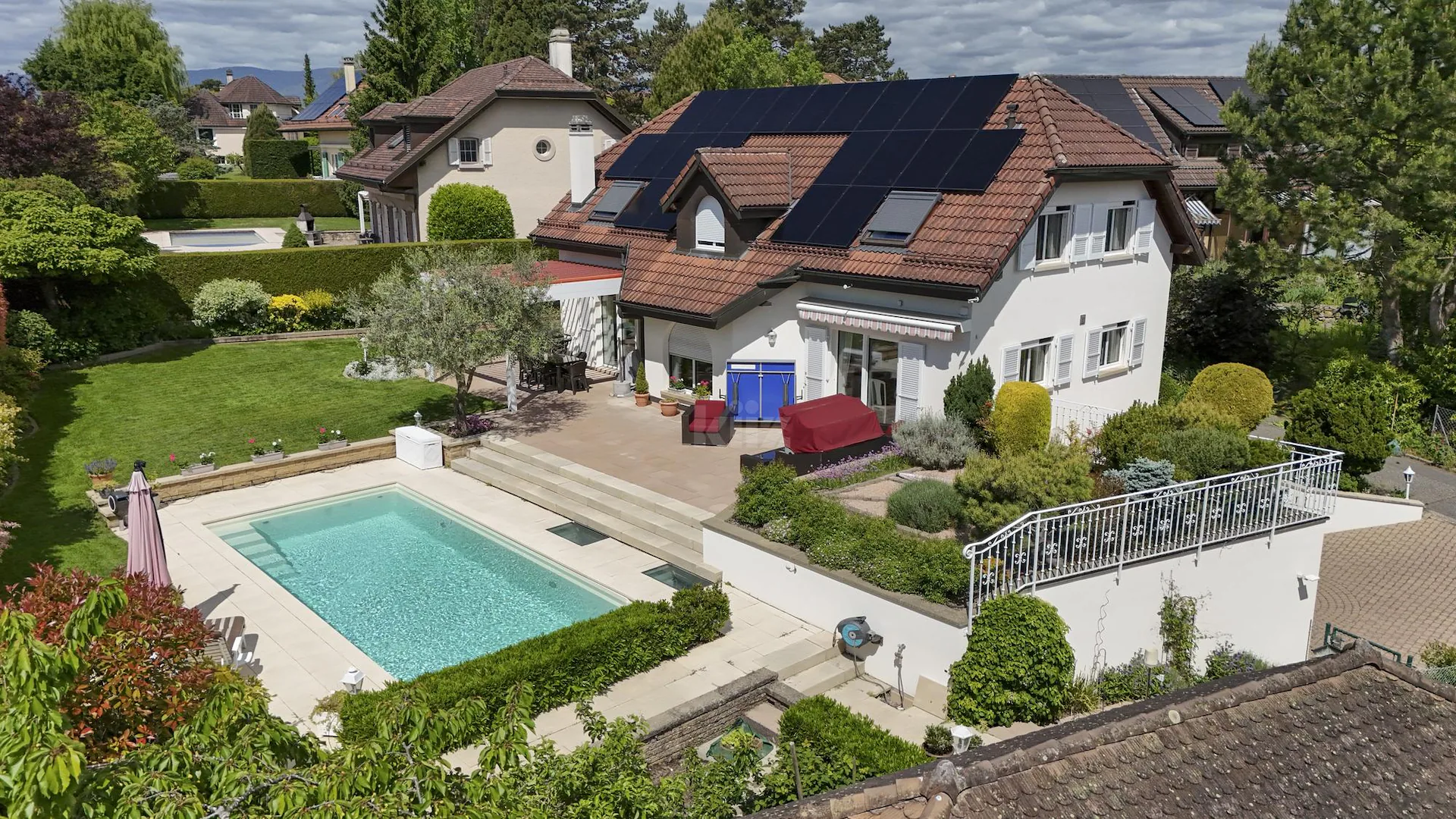 Schönes Einzelhaus mit Garten und Pool