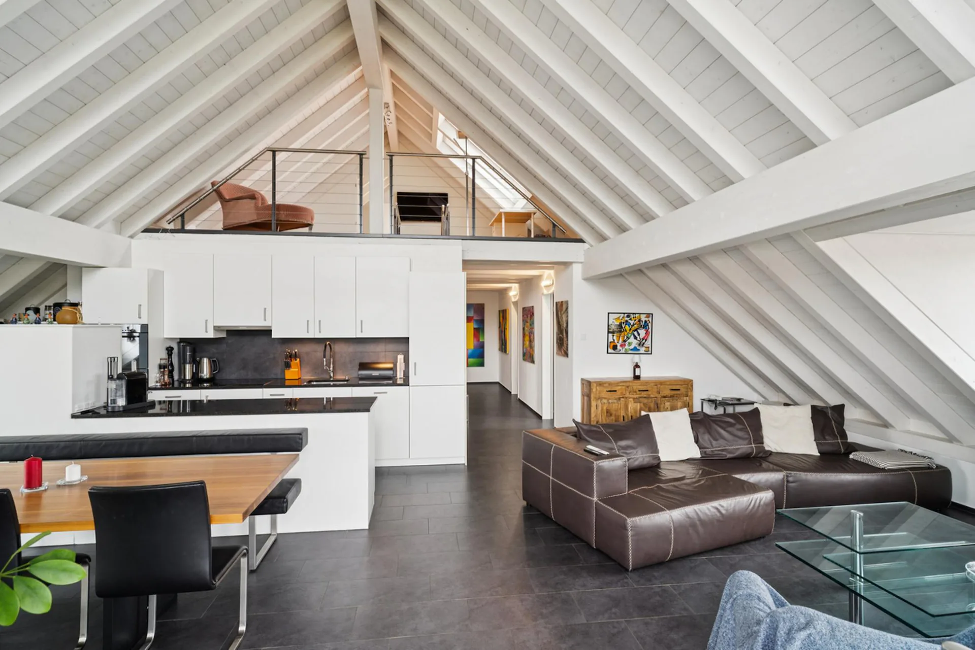 New Price: Exclusive Maisonette Apartment with Stylish Furnishings