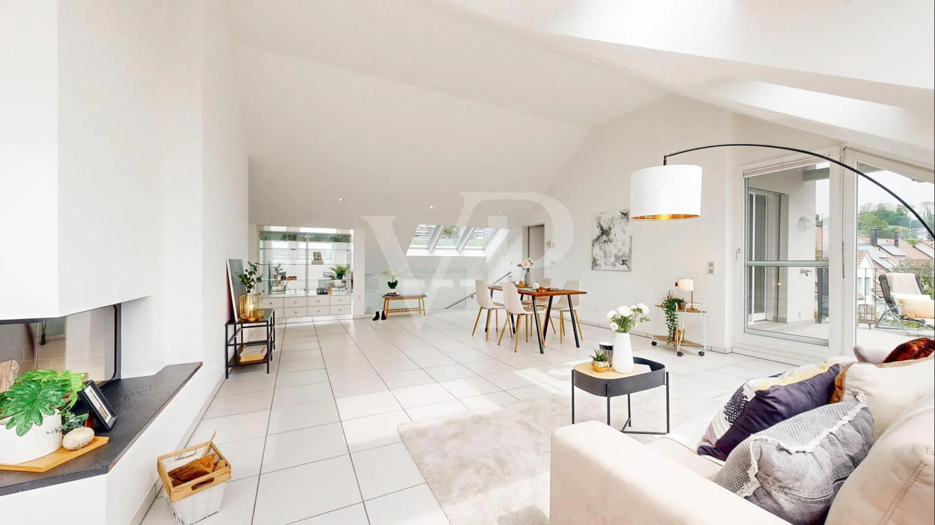 Vivre au-dessus des toits : appartement de 4,5 pièces au dernier étage avec une vue de rêve