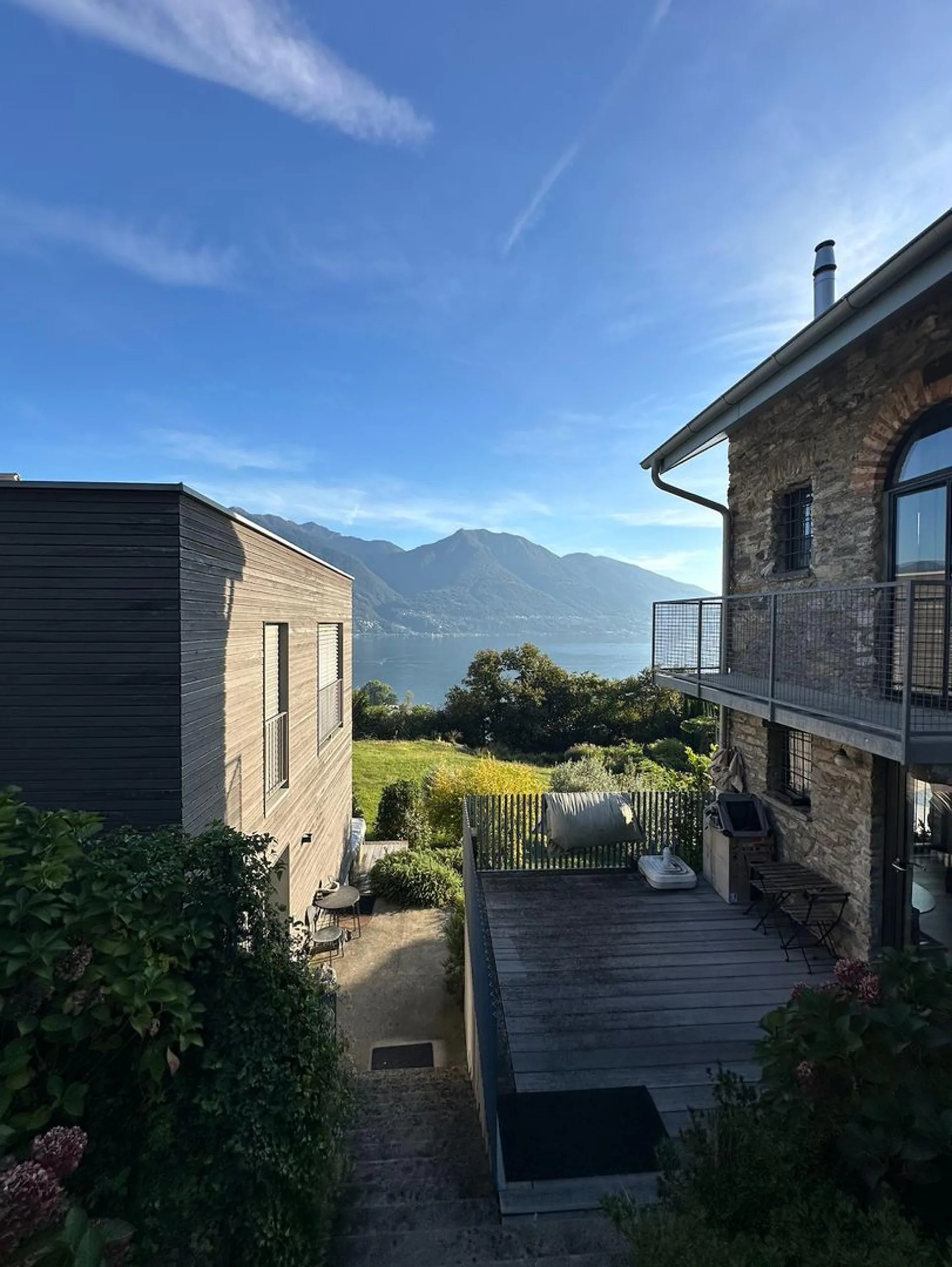 Panoramic Villa with Lake View and Unique Design – Via Mondacce, Minusio