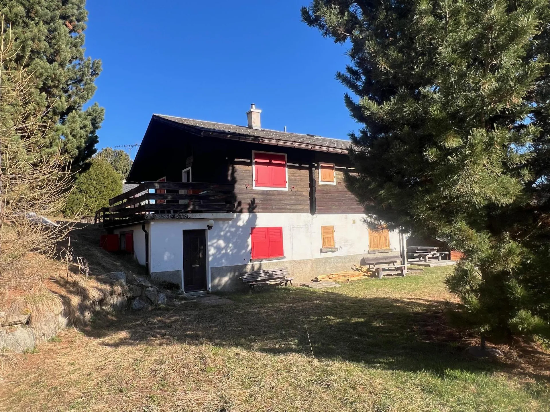 Opportunity to buy in La Tzoumaz, 4-room semi-detached chalet in quiet area