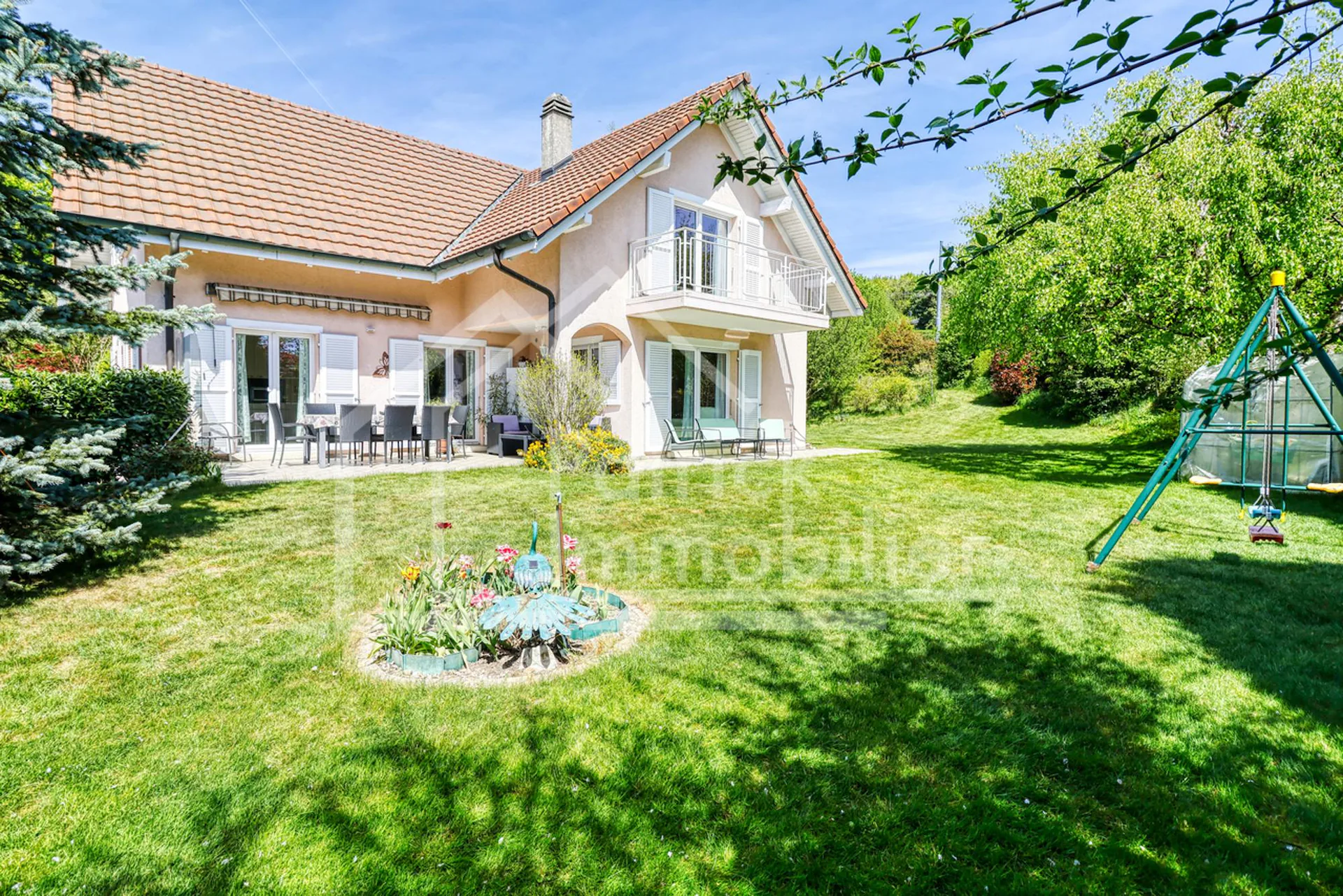 Villa individuelle familiale avec jardin, volumes généreux et potentiel indépendant