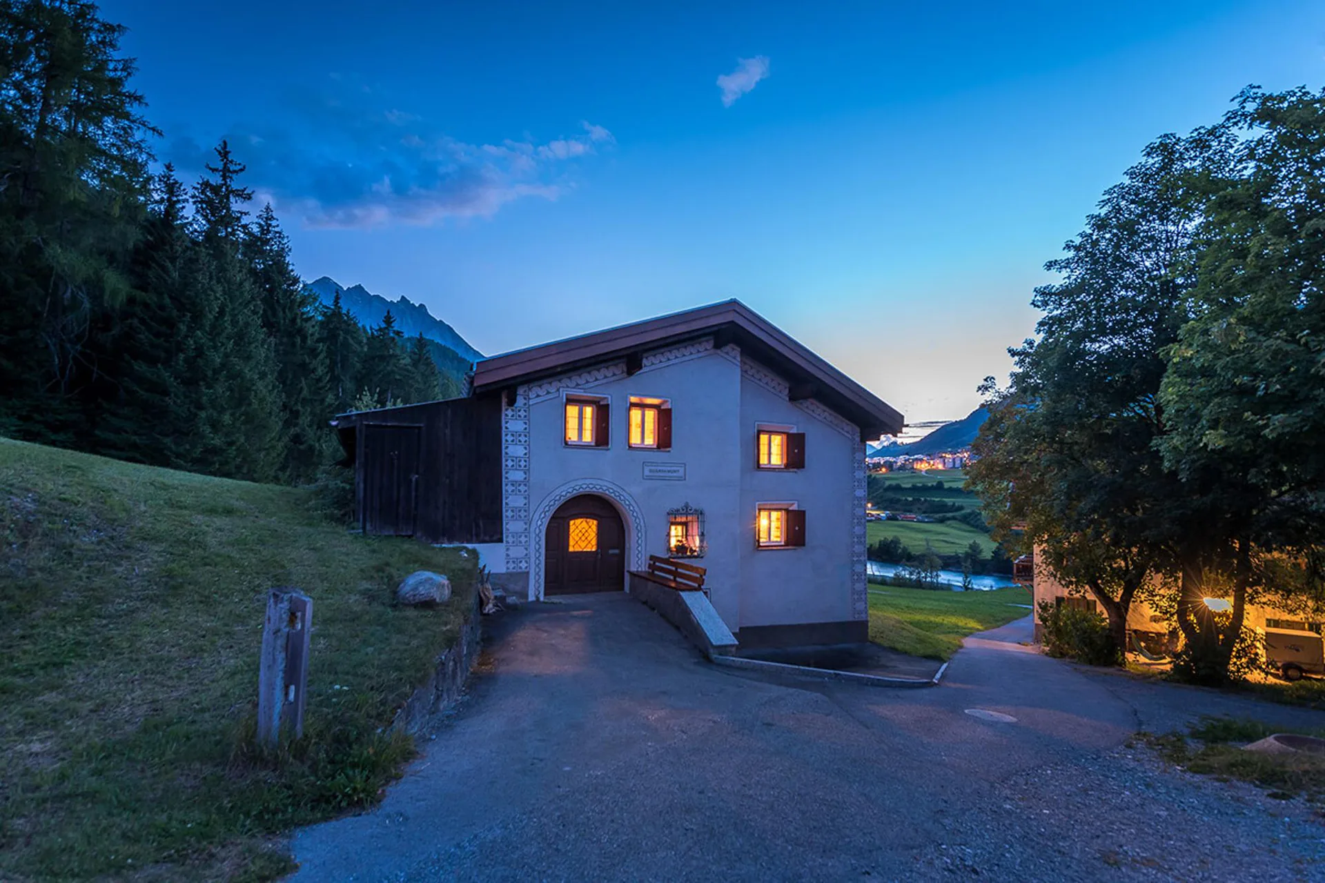 Casa engadina curata con fienile a Scuol