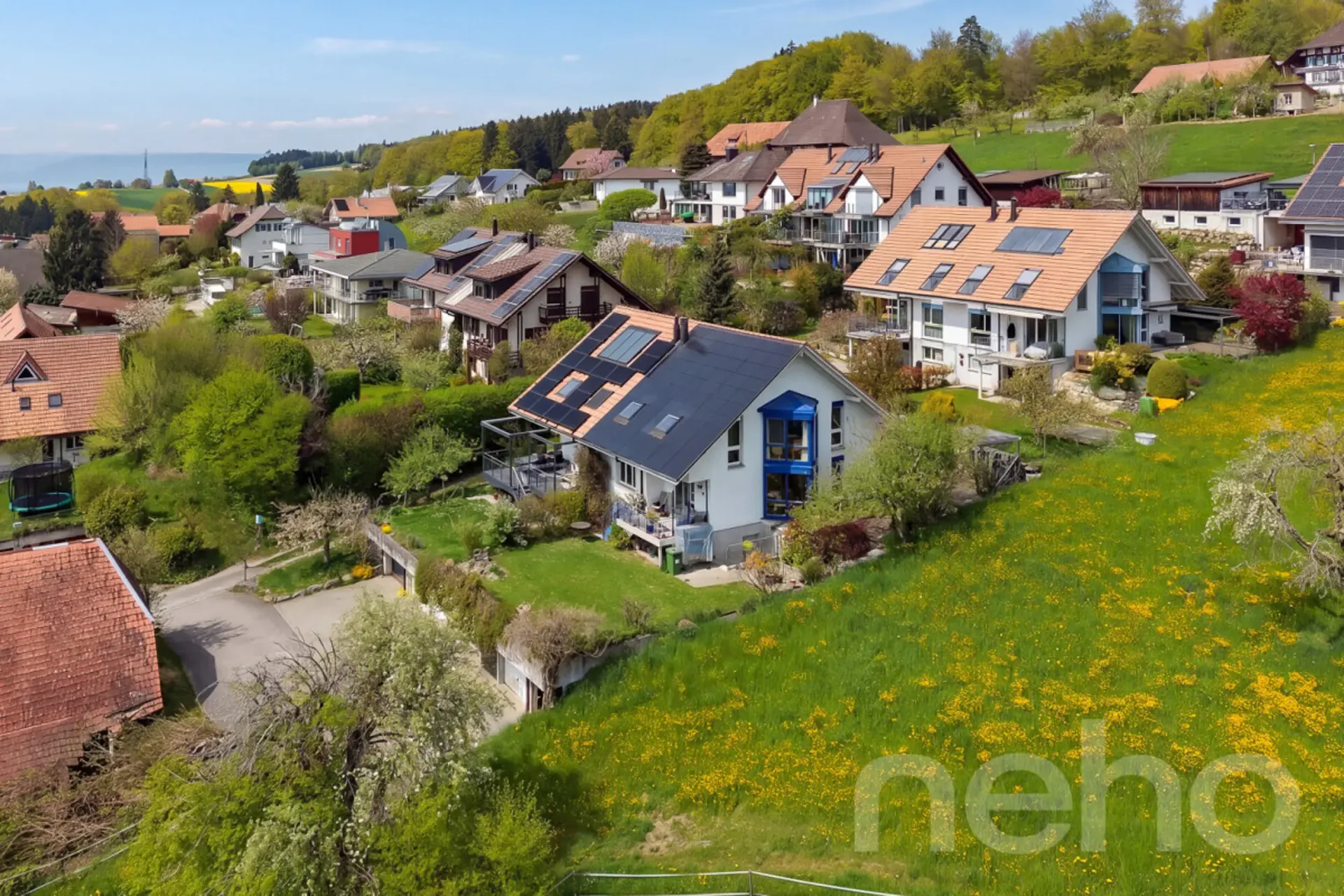 Paradiso familiare con vista lontana, idillio di giardino e riserva di espansione