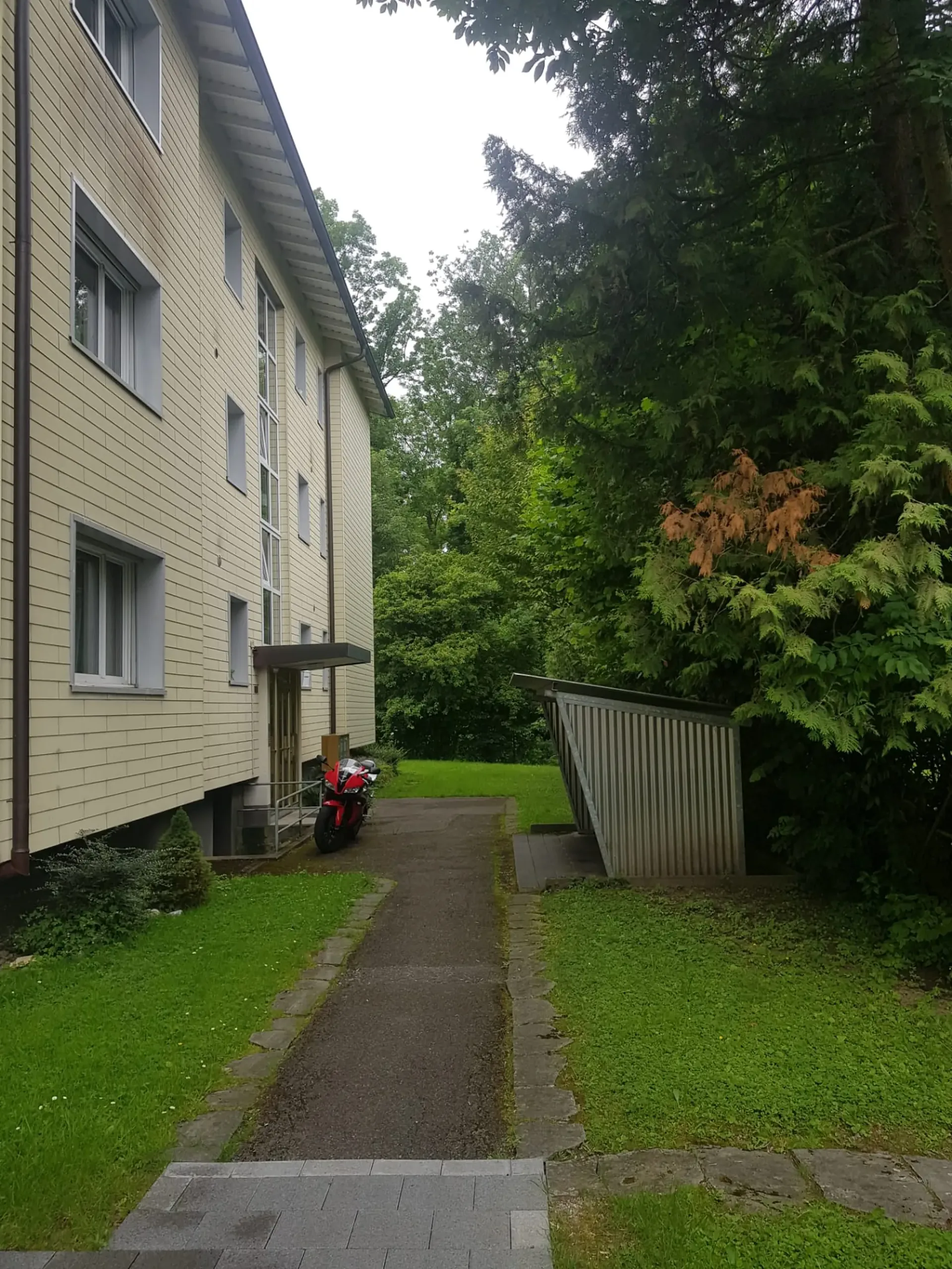 3-bedroom apartment in a quiet location near the lake