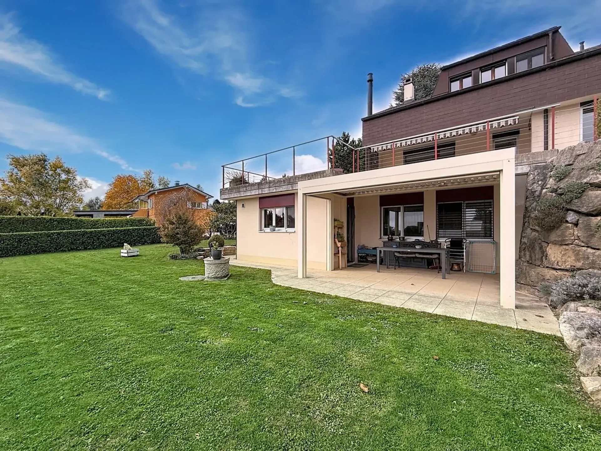 Savigny - Haus mit 2 Wohnungen