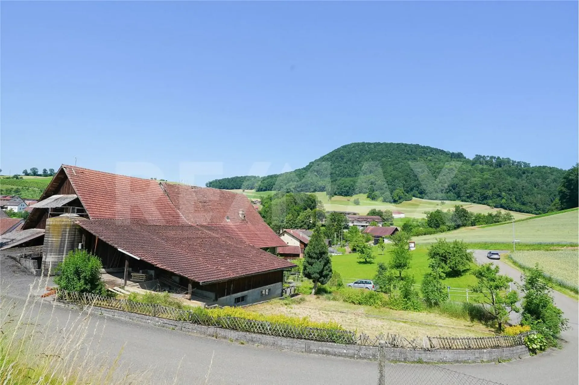 RÉSERVÉ : Terrain à bâtir avec propriété ancienne - Projet de nouvelle construction approuvé disponible