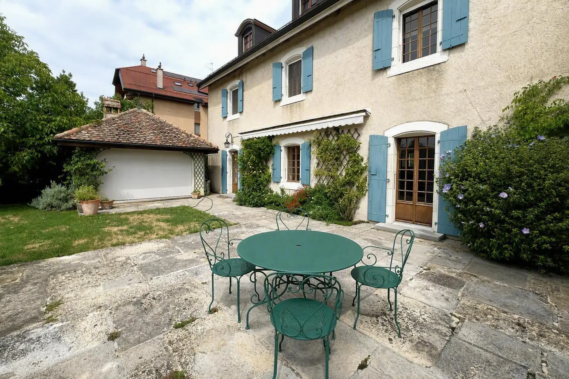 Magnificent 6.5-room property in a farmhouse with large private garden