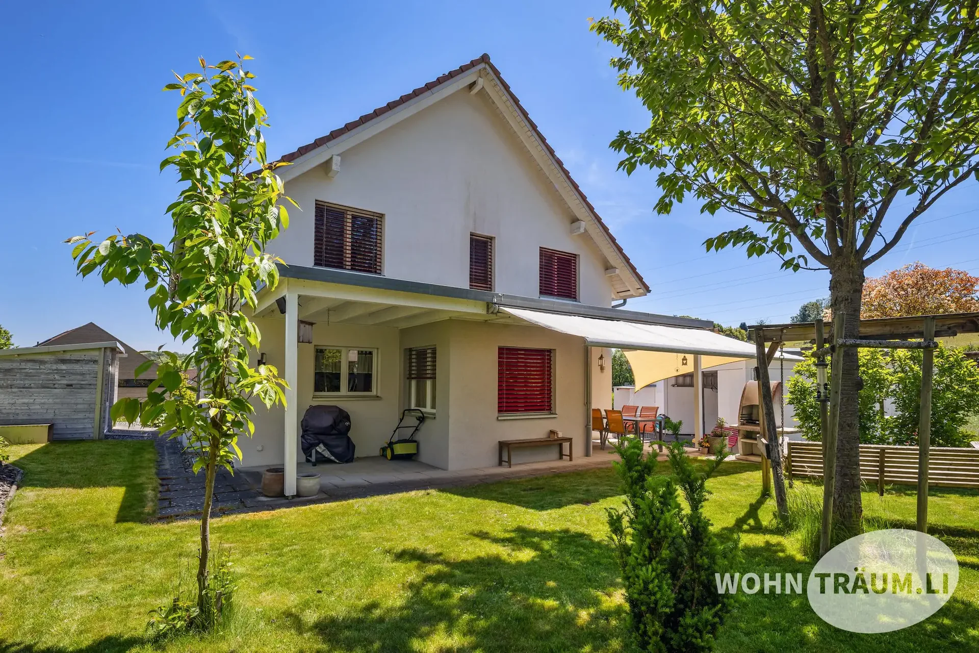Nel quartiere residenziale idillicamente situato di Mahren-Lostorf, si trova questa spaziosa casa unifamiliare di 7½ locali.