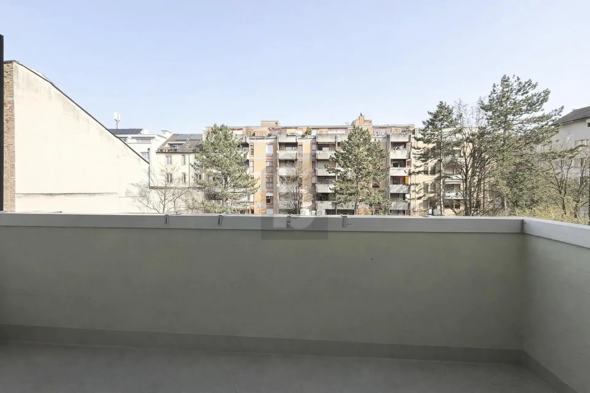 PREISHIT! HELL - BALCON - PRÈS DU RHIN (DANS LE DROIT DE LA CONSTRUCTION)