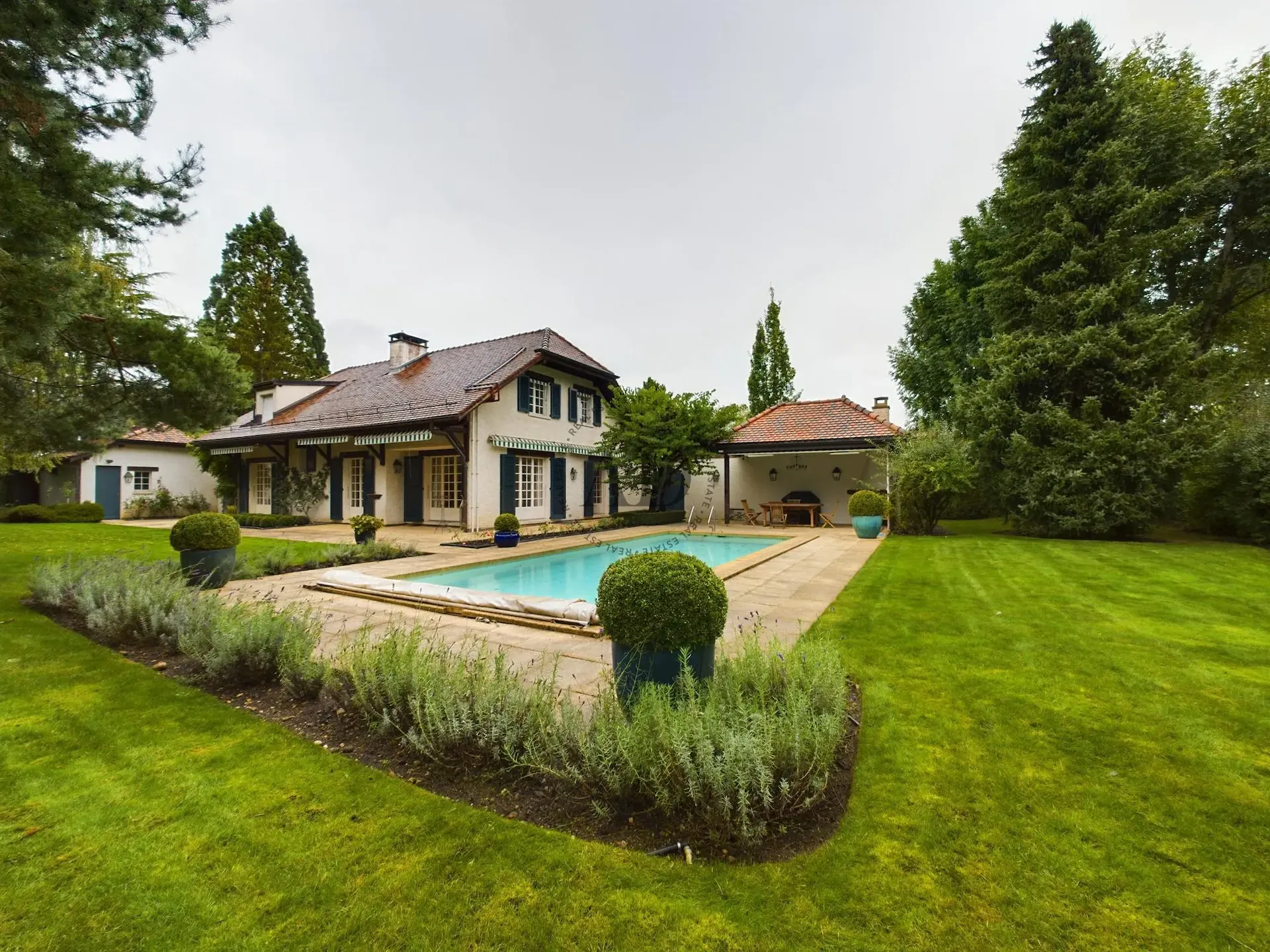 Detached house with pool
